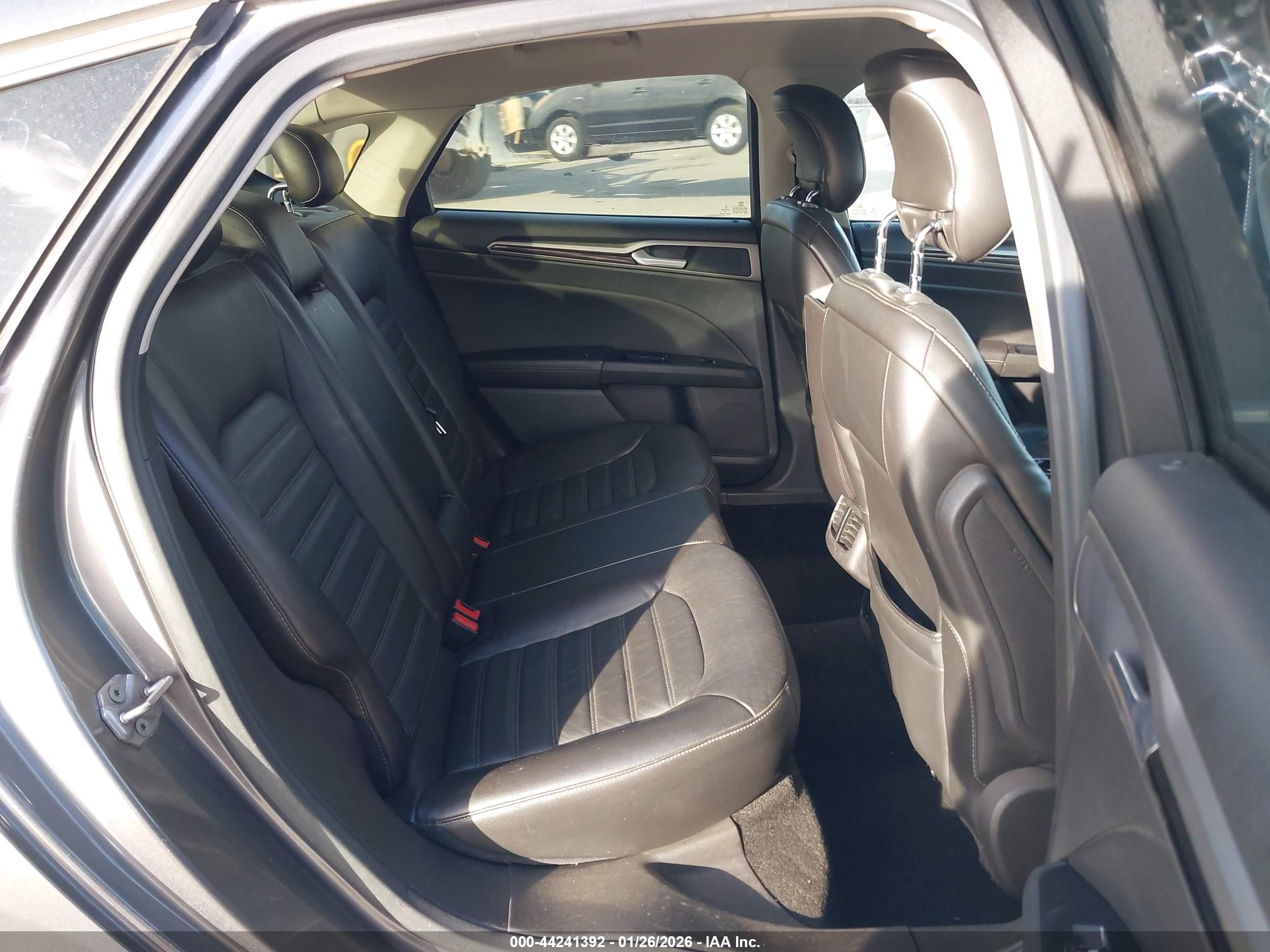FORD FUSION image 8