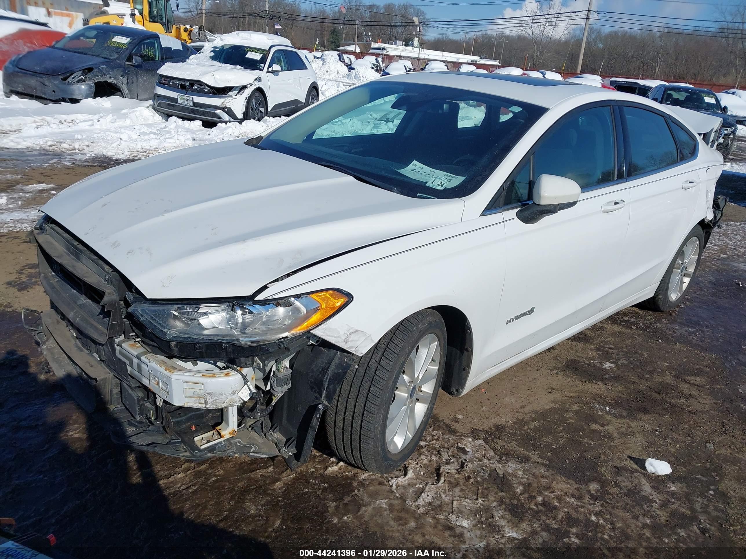 FORD FUSION image 2