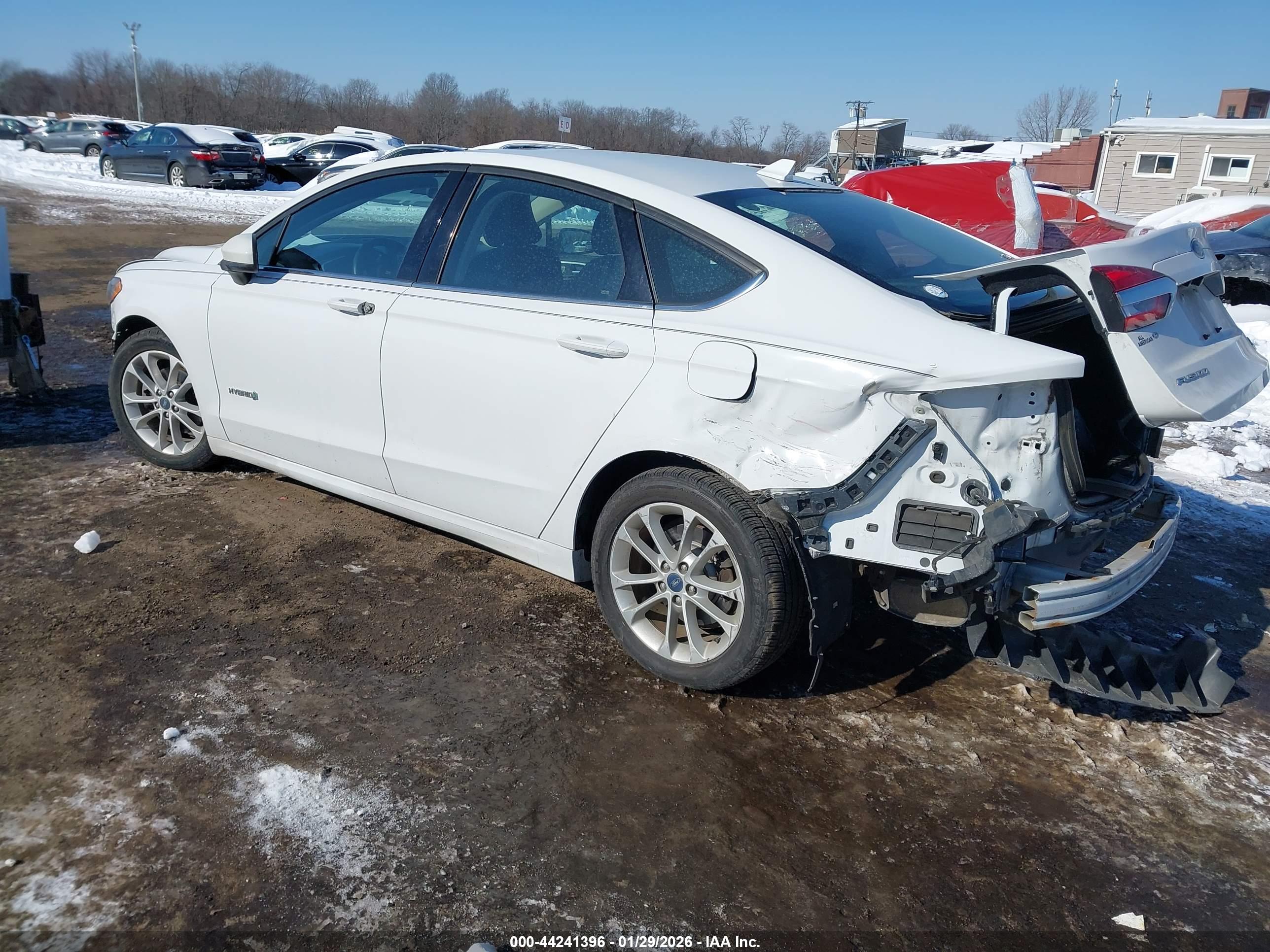 FORD FUSION image 3