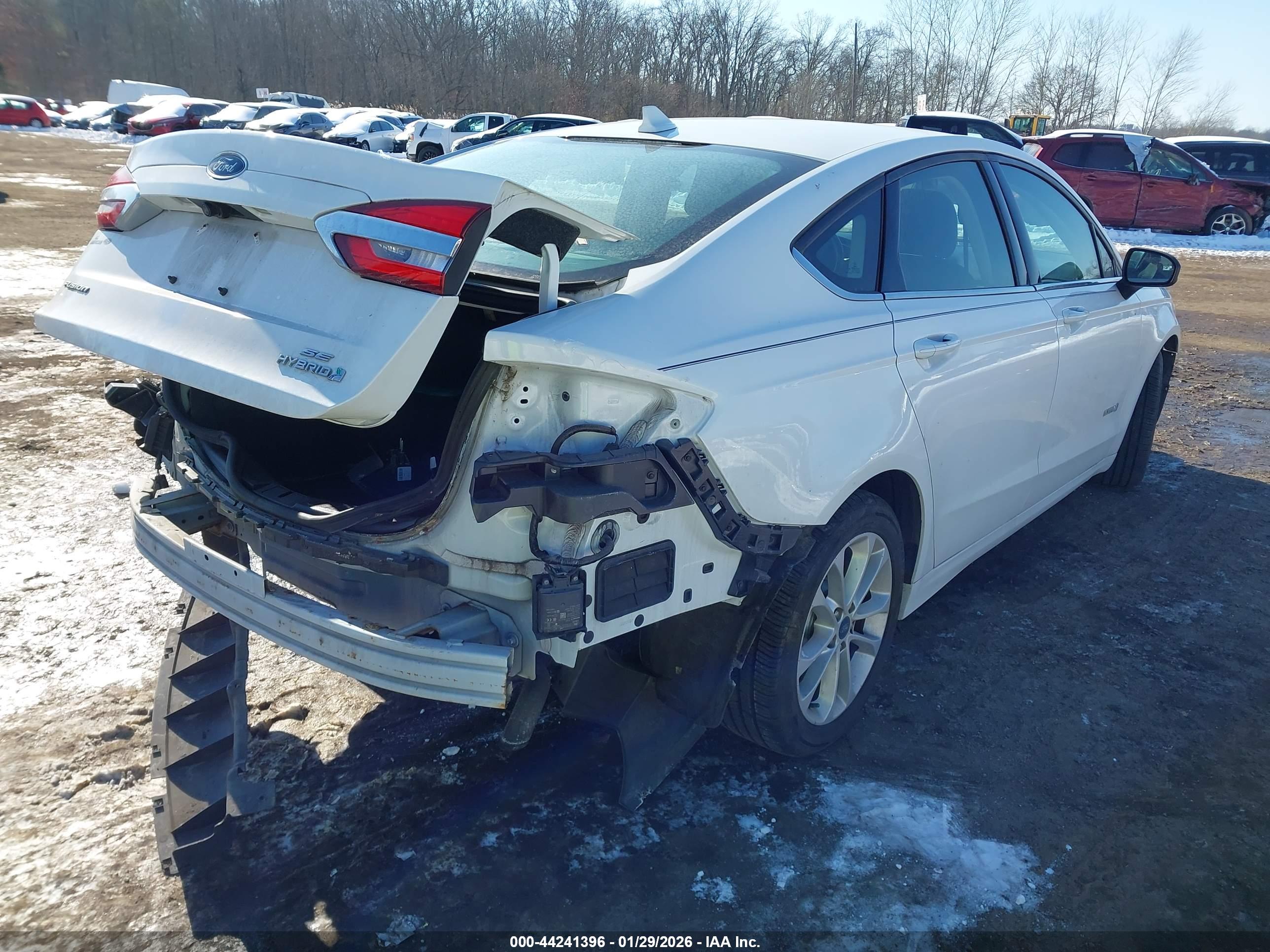 FORD FUSION image 4