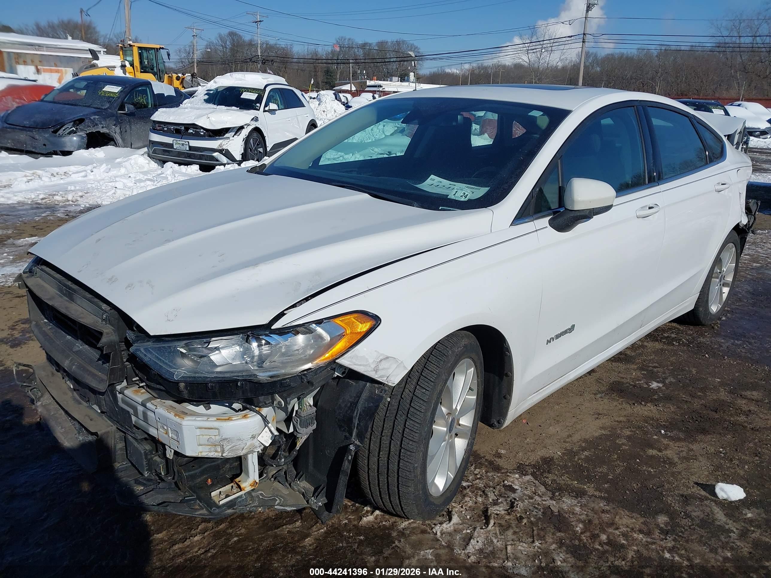 FORD FUSION image 6
