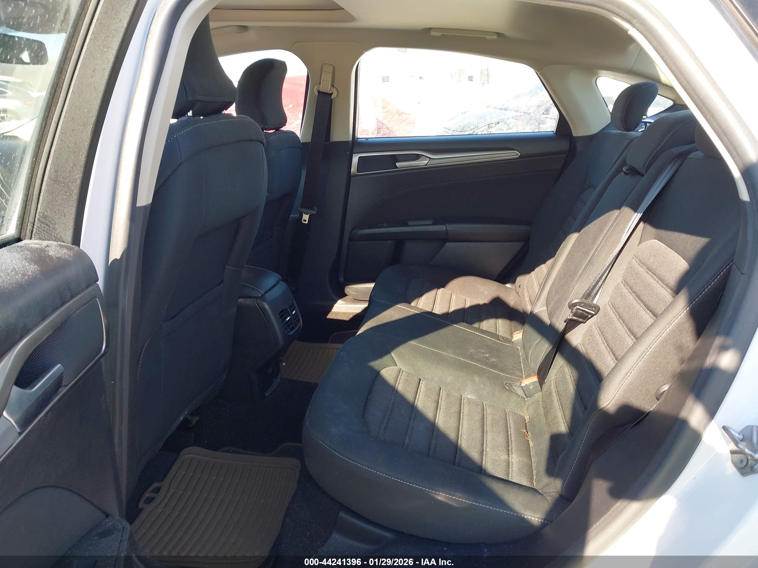 FORD FUSION image 8