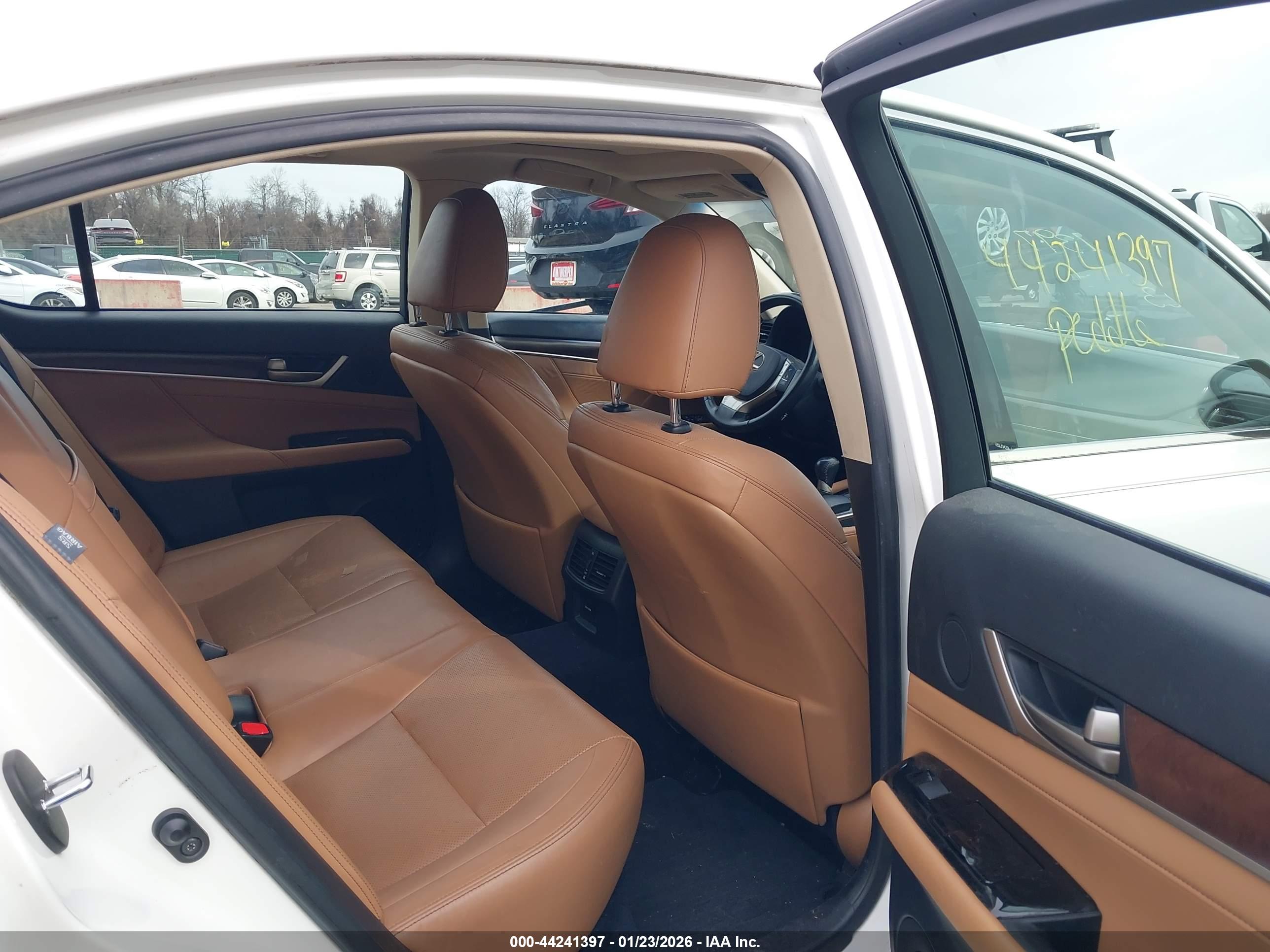 LEXUS GS image 8