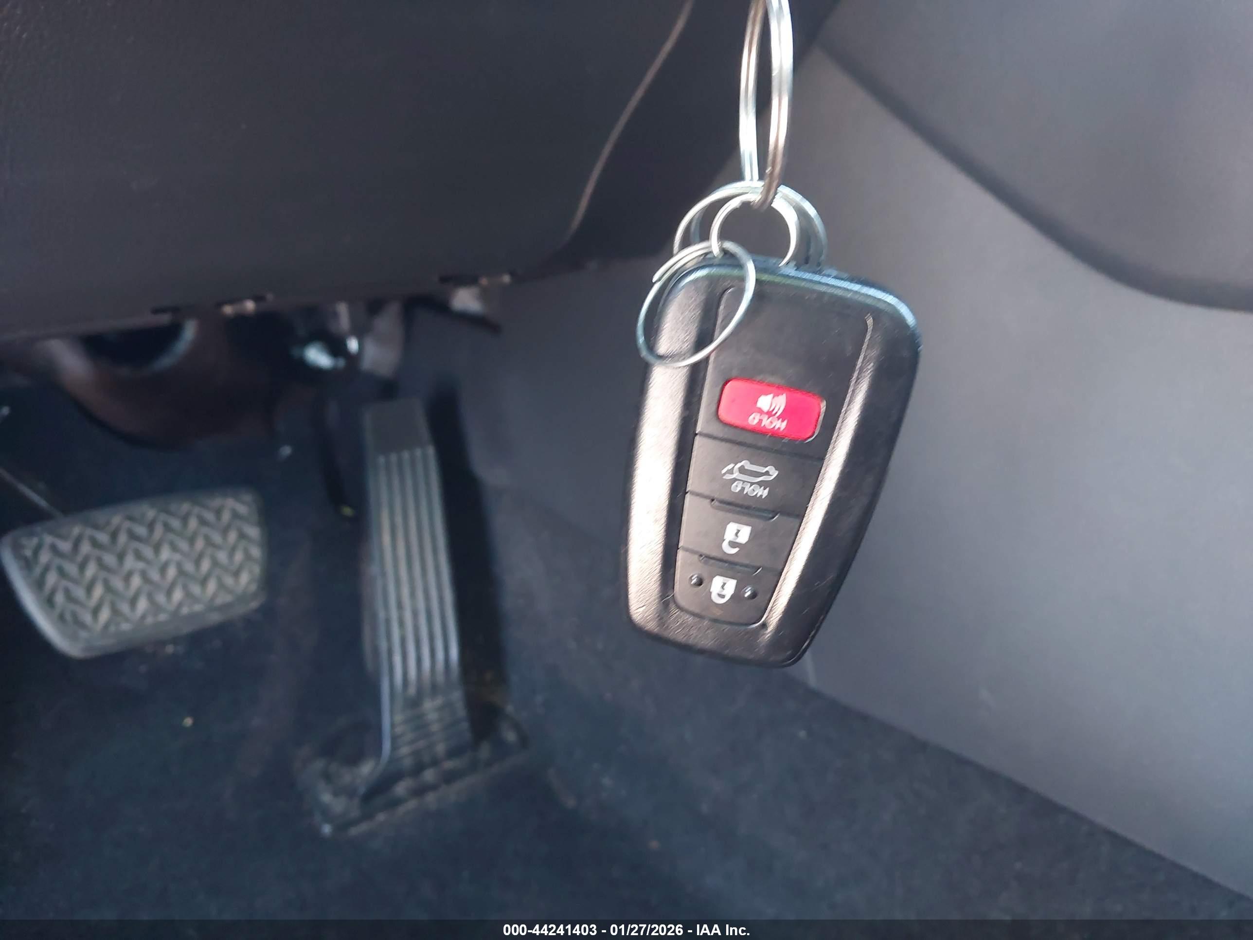 TOYOTA RAV4 image 11