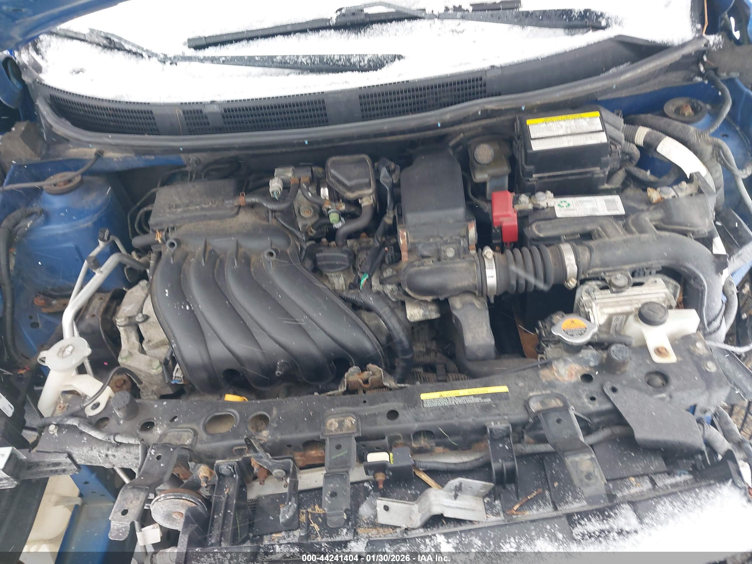 NISSAN VERSA image 10