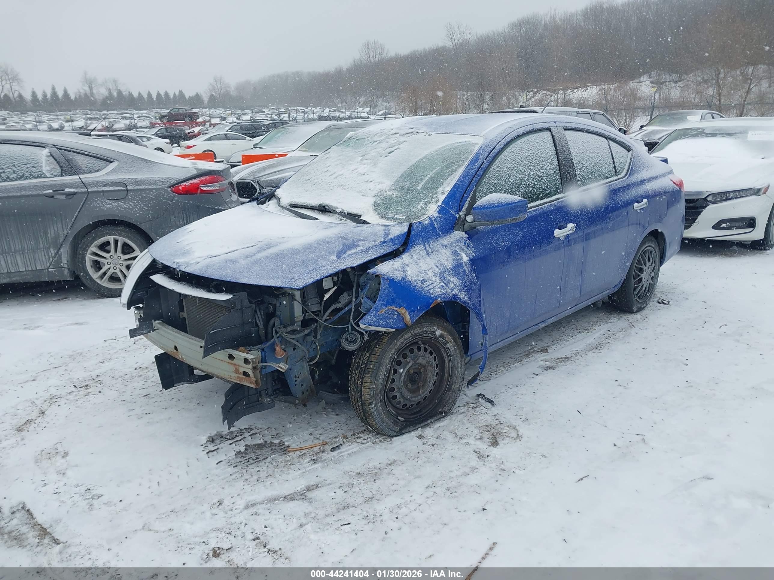 NISSAN VERSA image 2