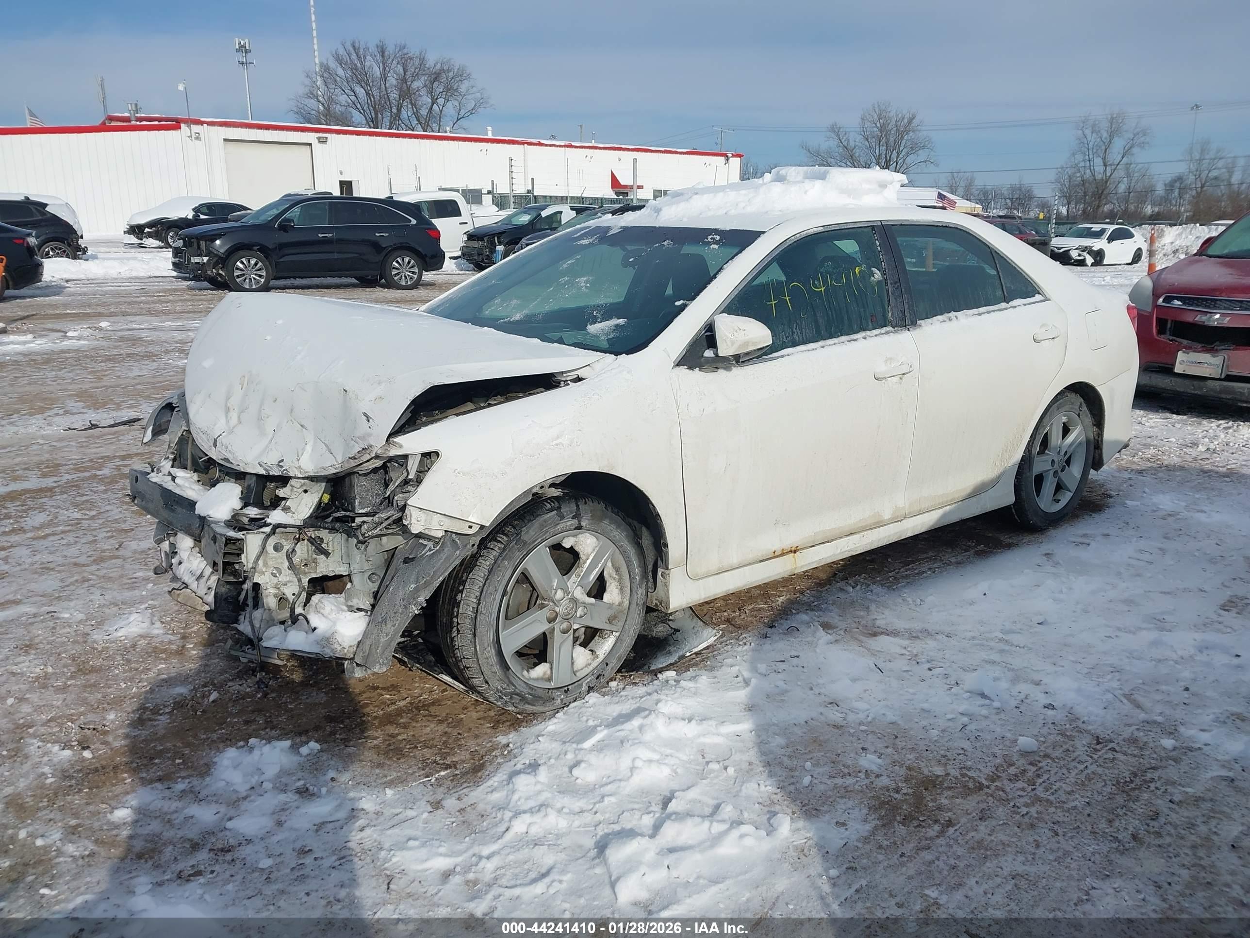 TOYOTA CAMRY image 2
