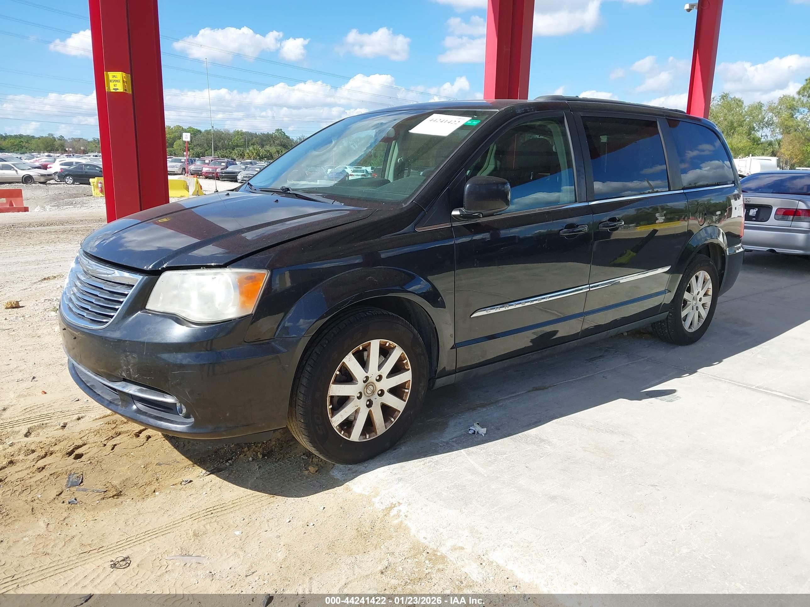 CHRYSLER TOWN image 2