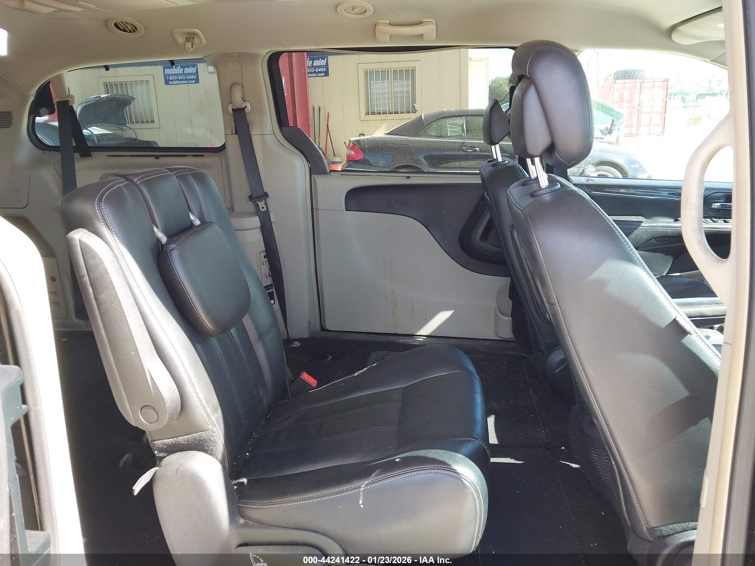 CHRYSLER TOWN image 8
