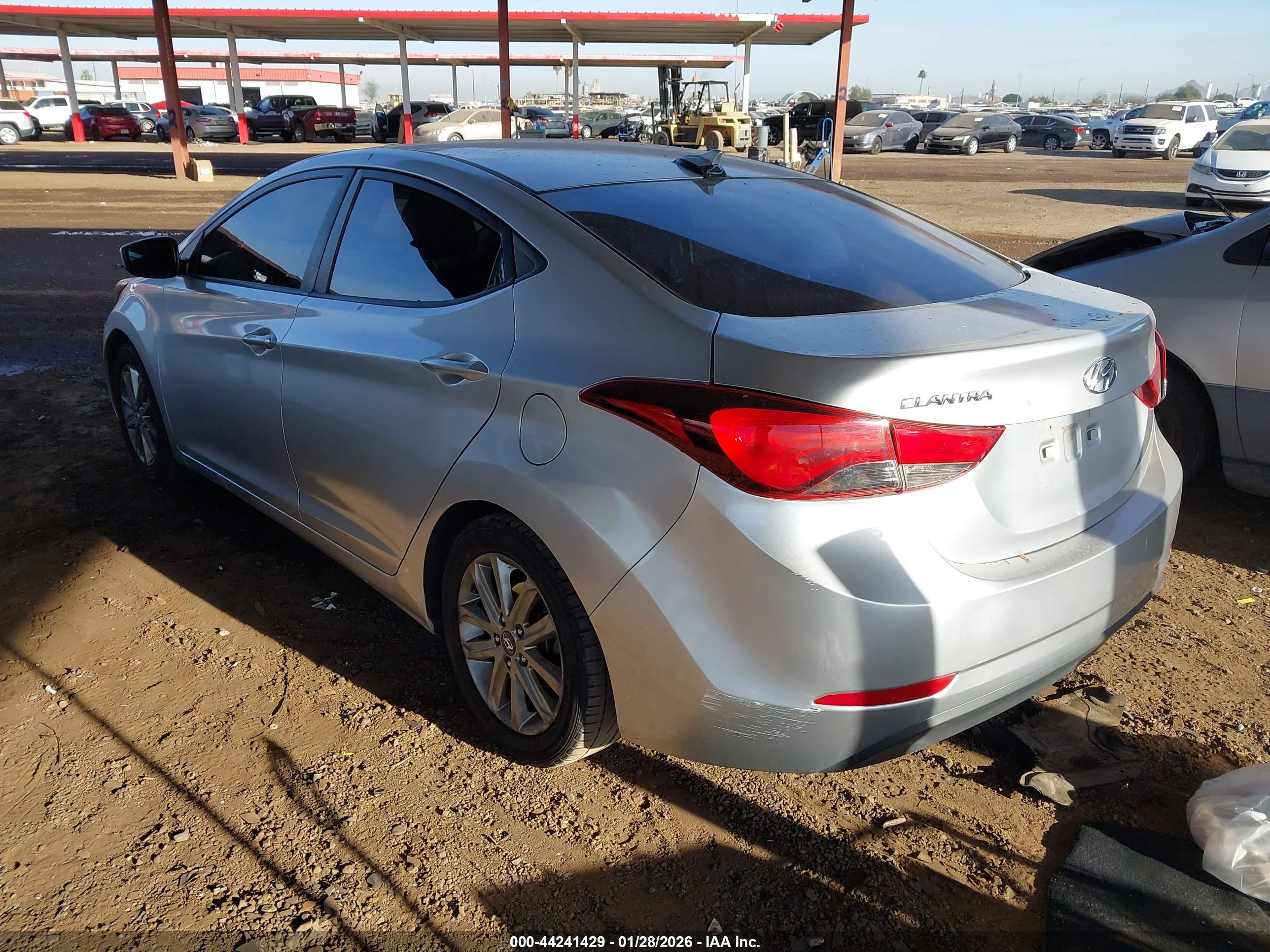 HYUNDAI ELANTRA image 3