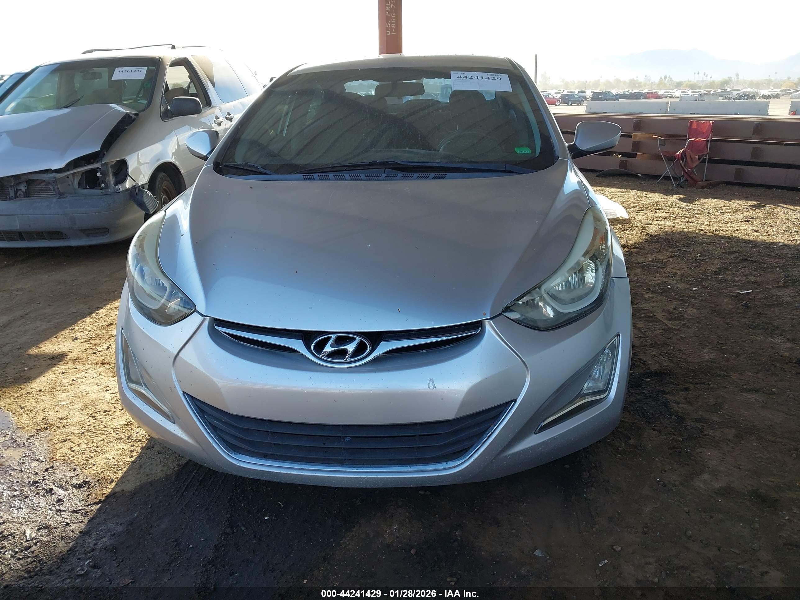 HYUNDAI ELANTRA image 6