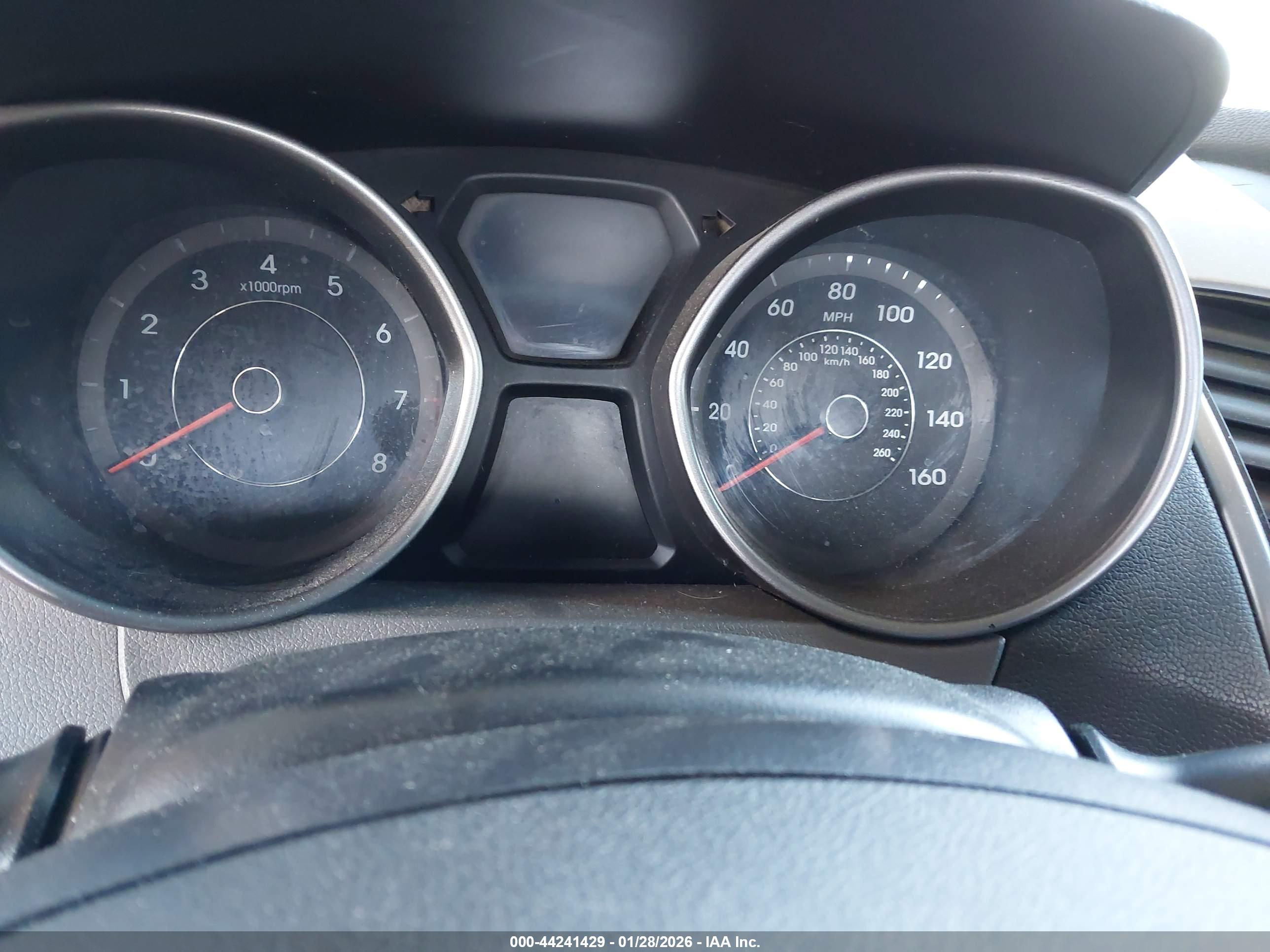 HYUNDAI ELANTRA image 7