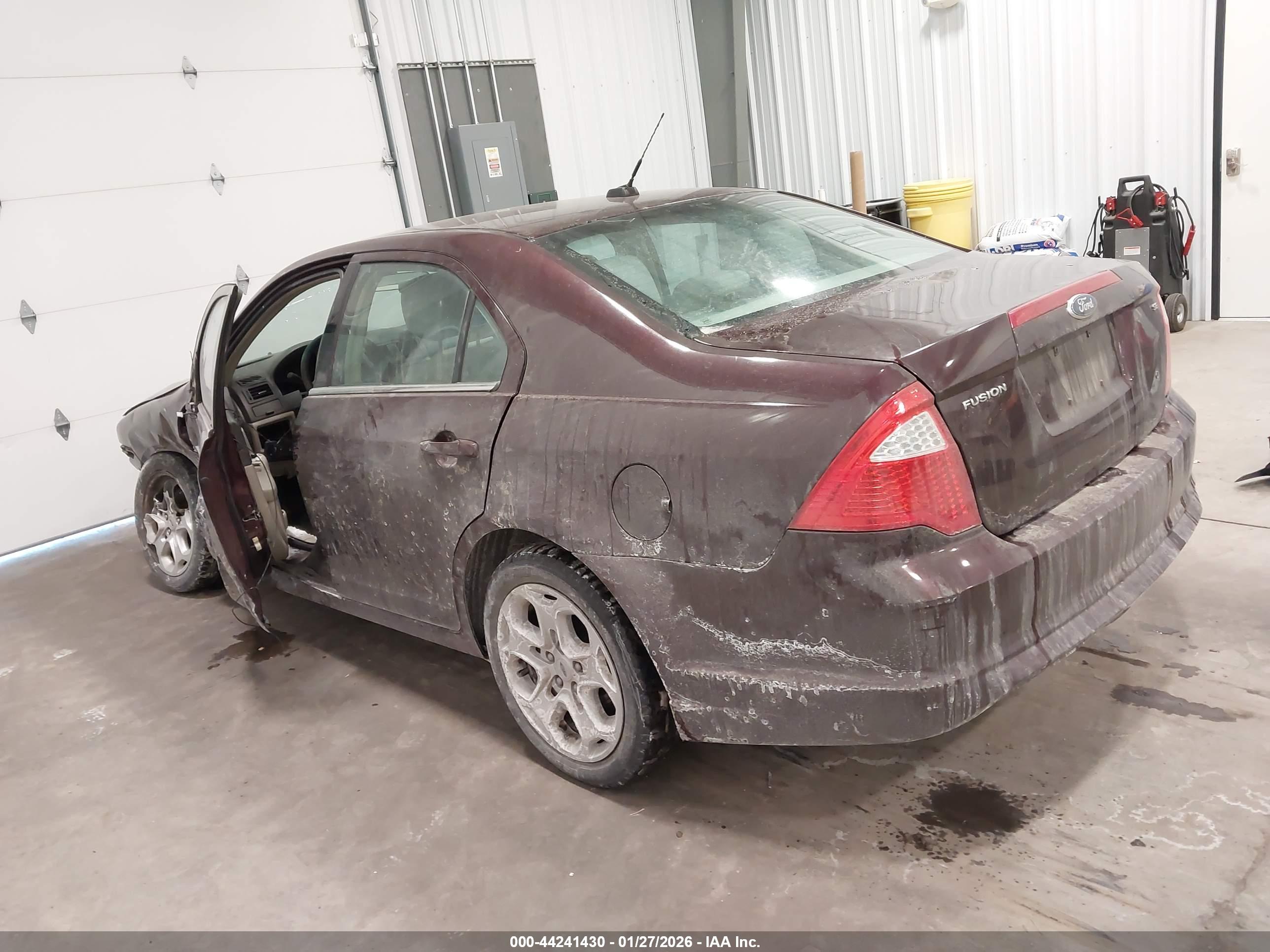 FORD FUSION image 3