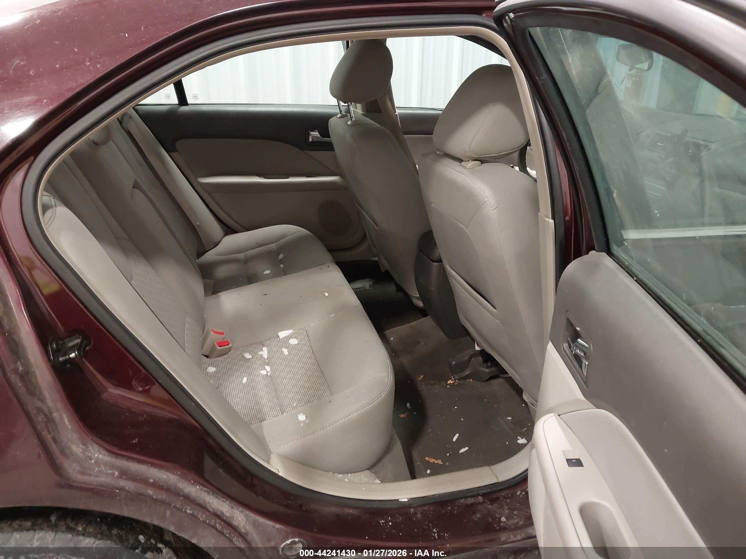 FORD FUSION image 8