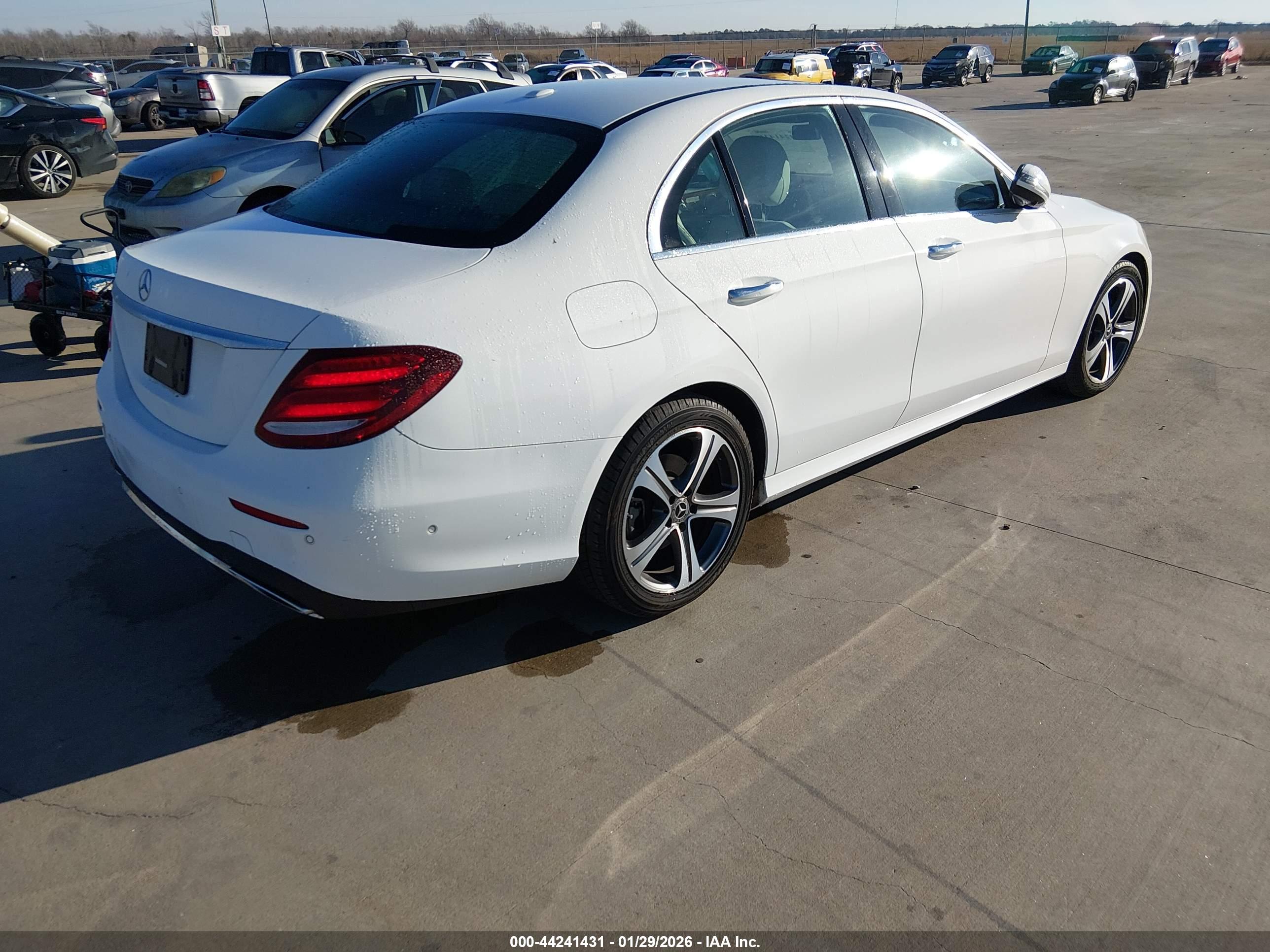 MERCEDES-BENZ E image 4