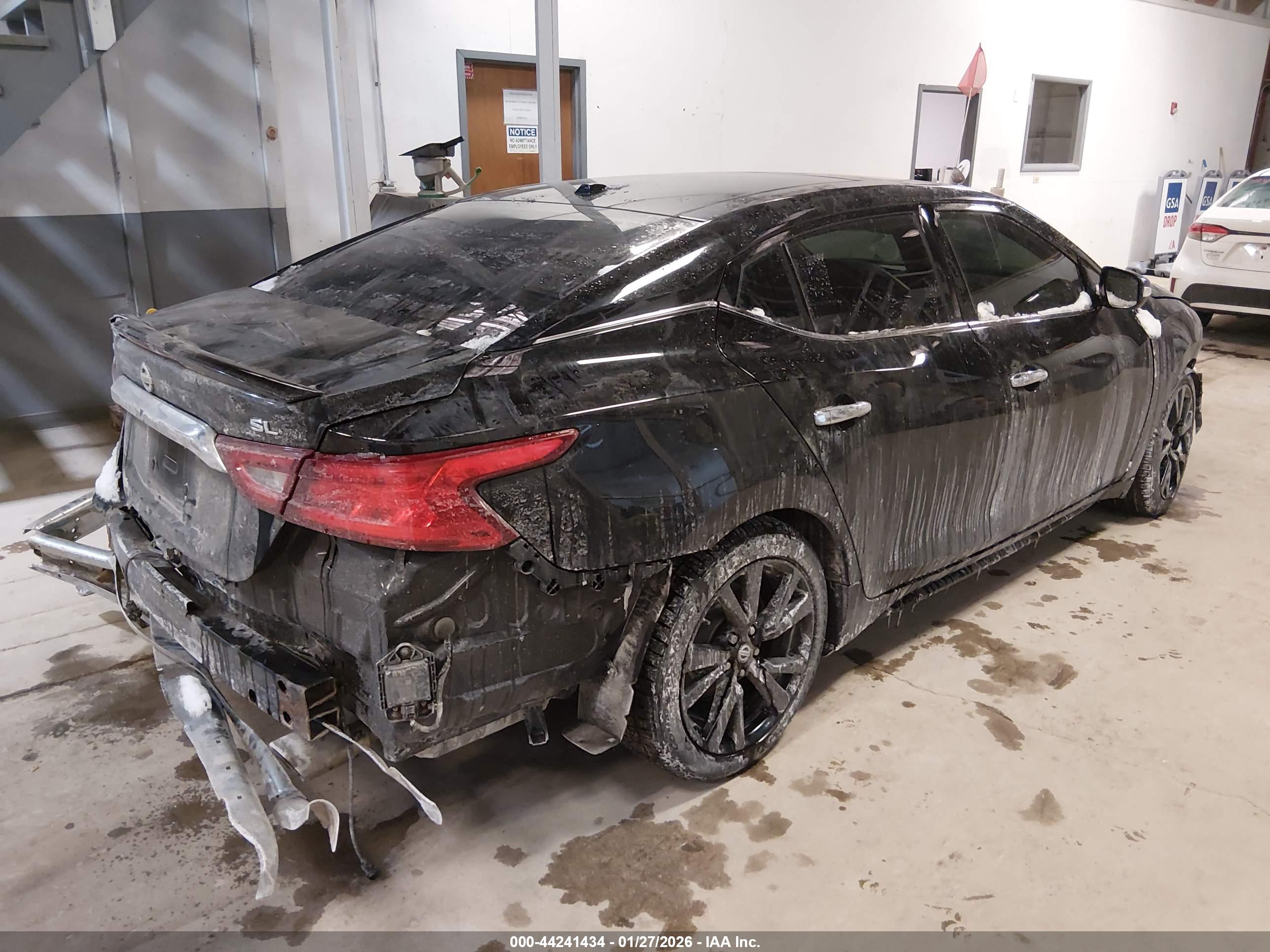 NISSAN MAXIMA image 4