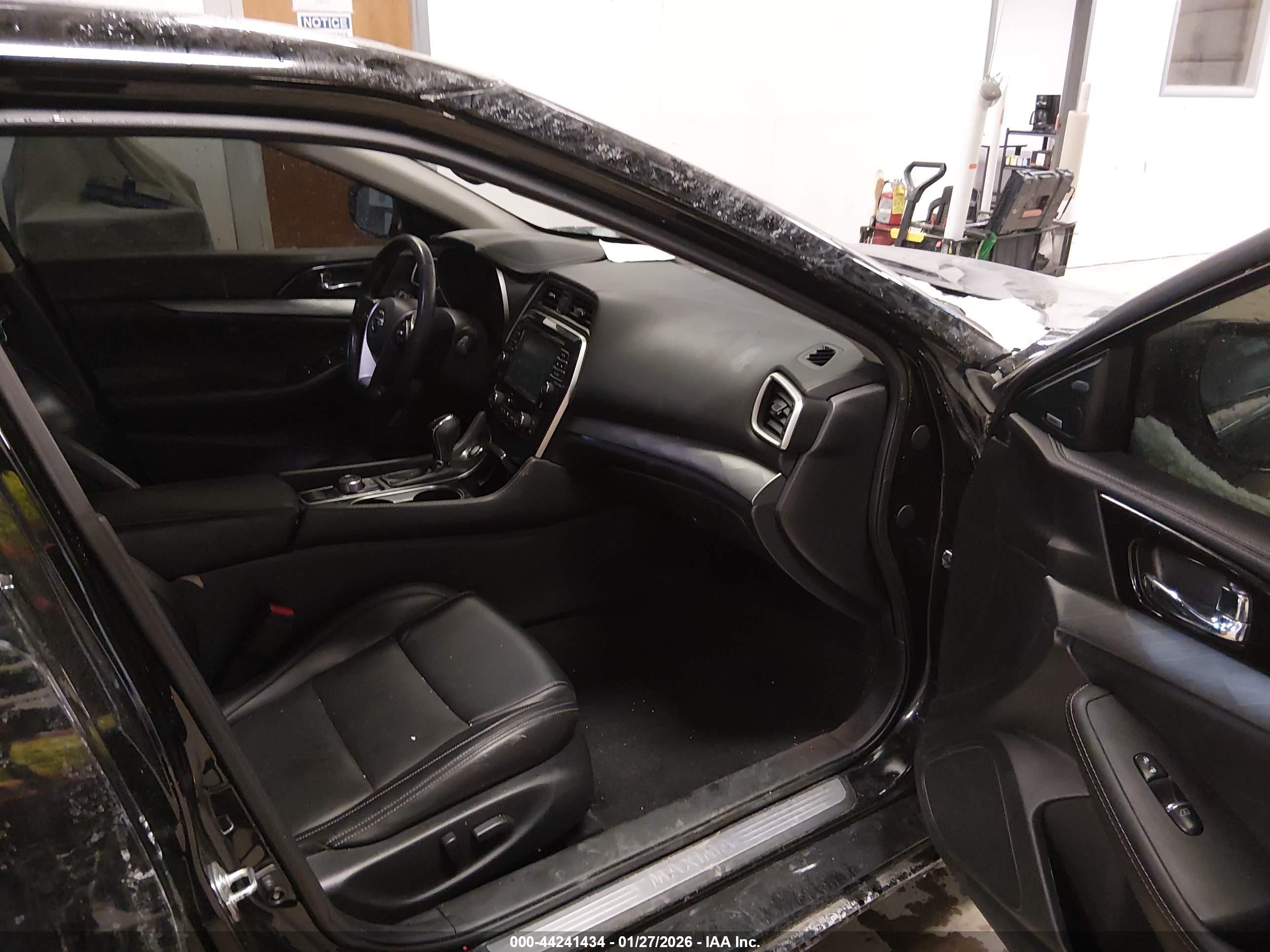 NISSAN MAXIMA image 5
