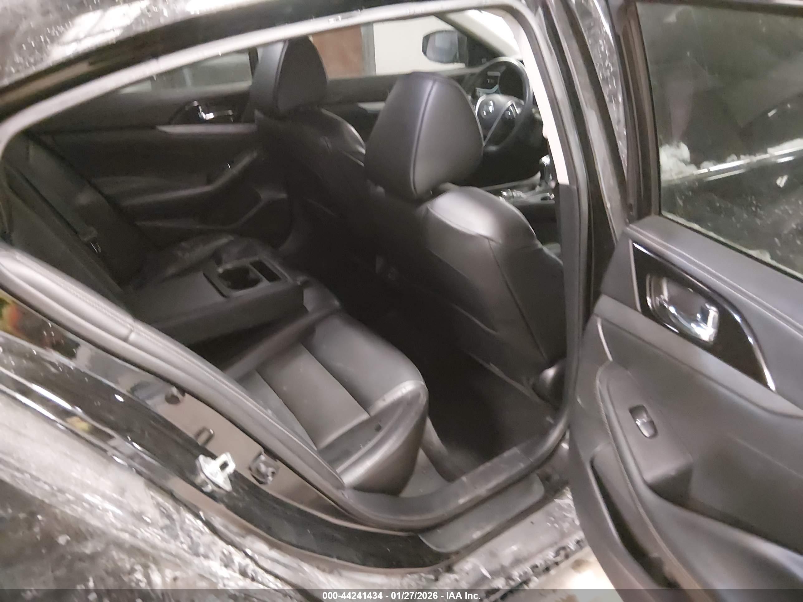 NISSAN MAXIMA image 8