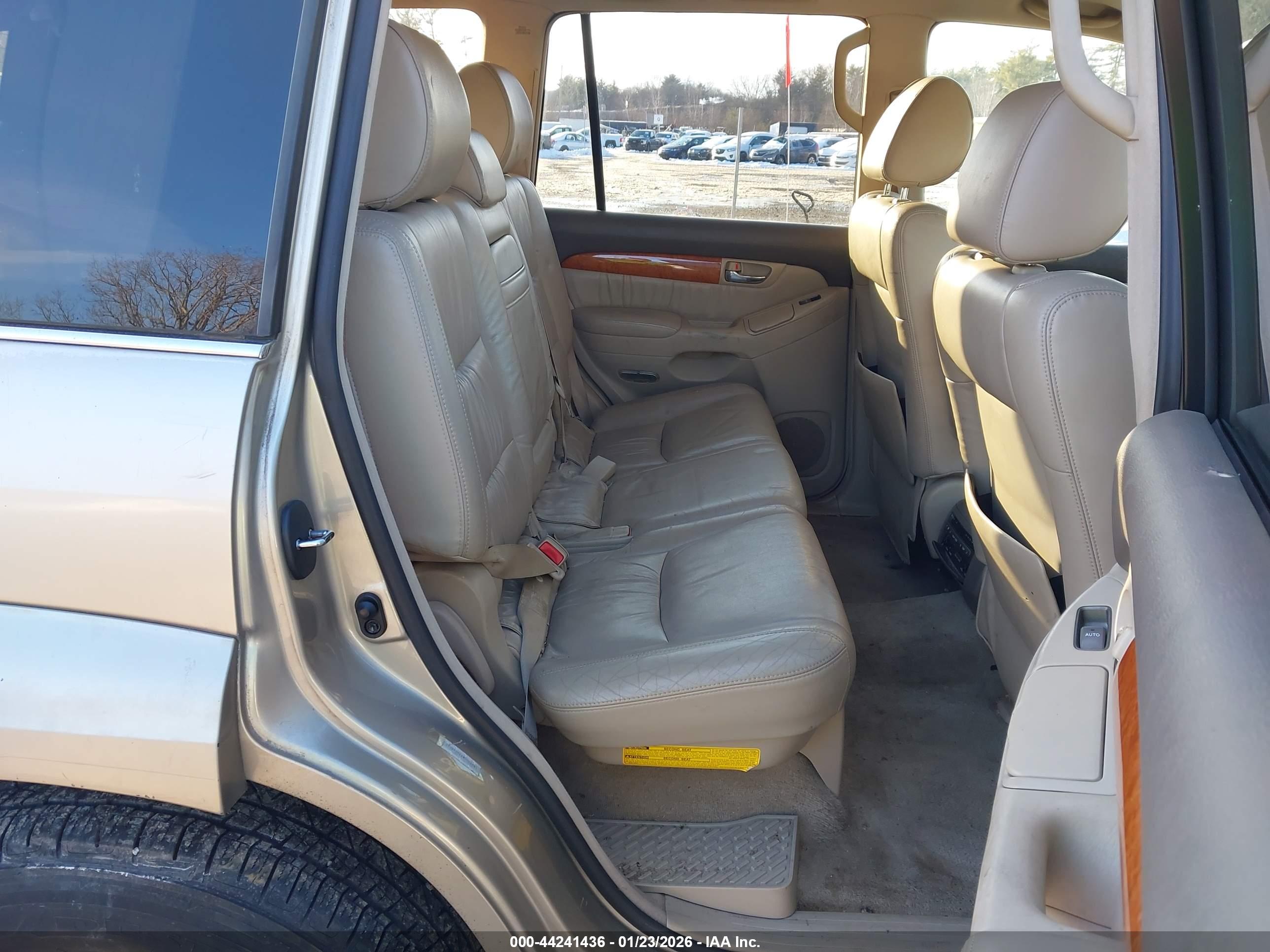 LEXUS GX image 8