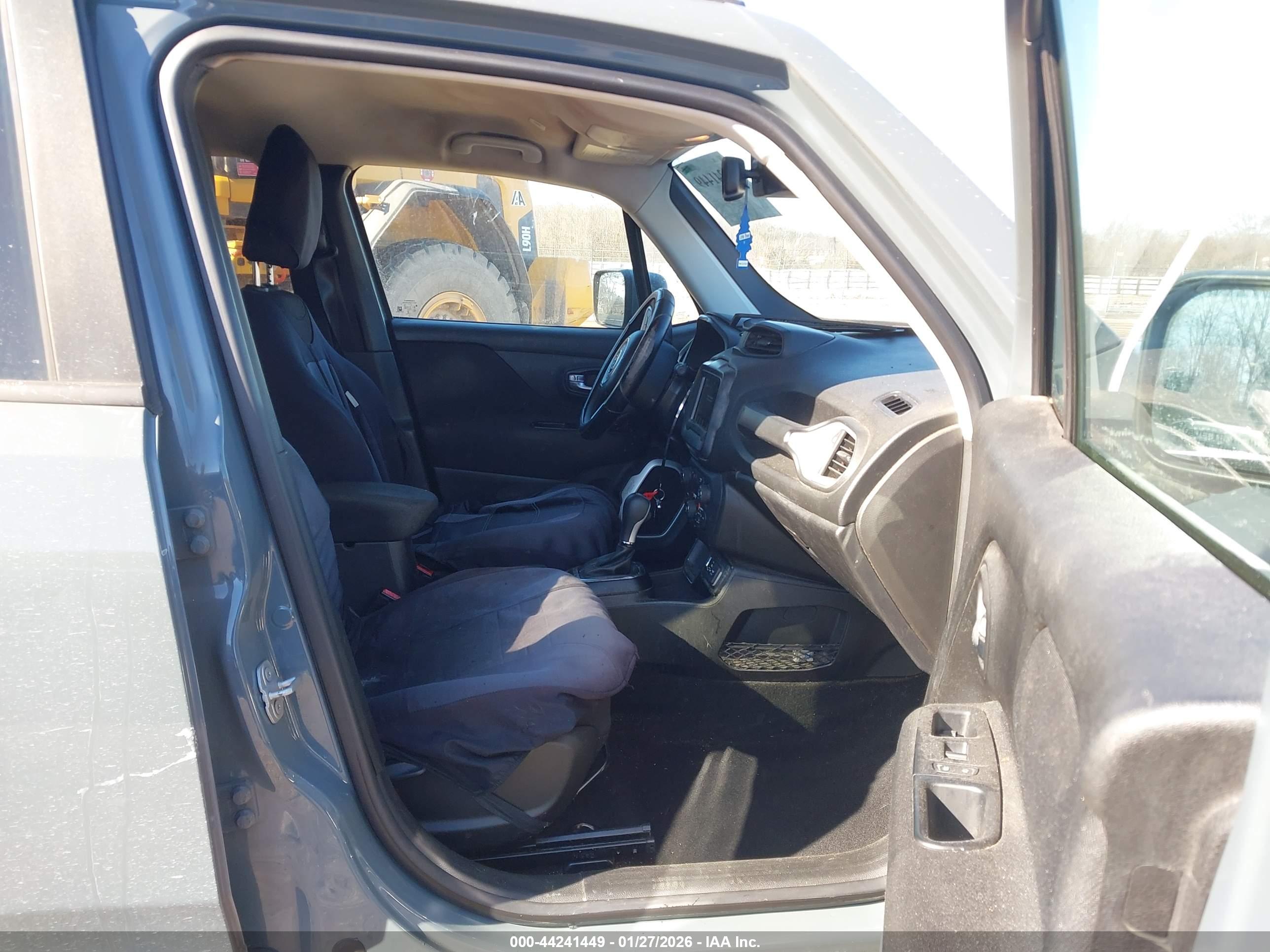 JEEP RENEGADE image 5