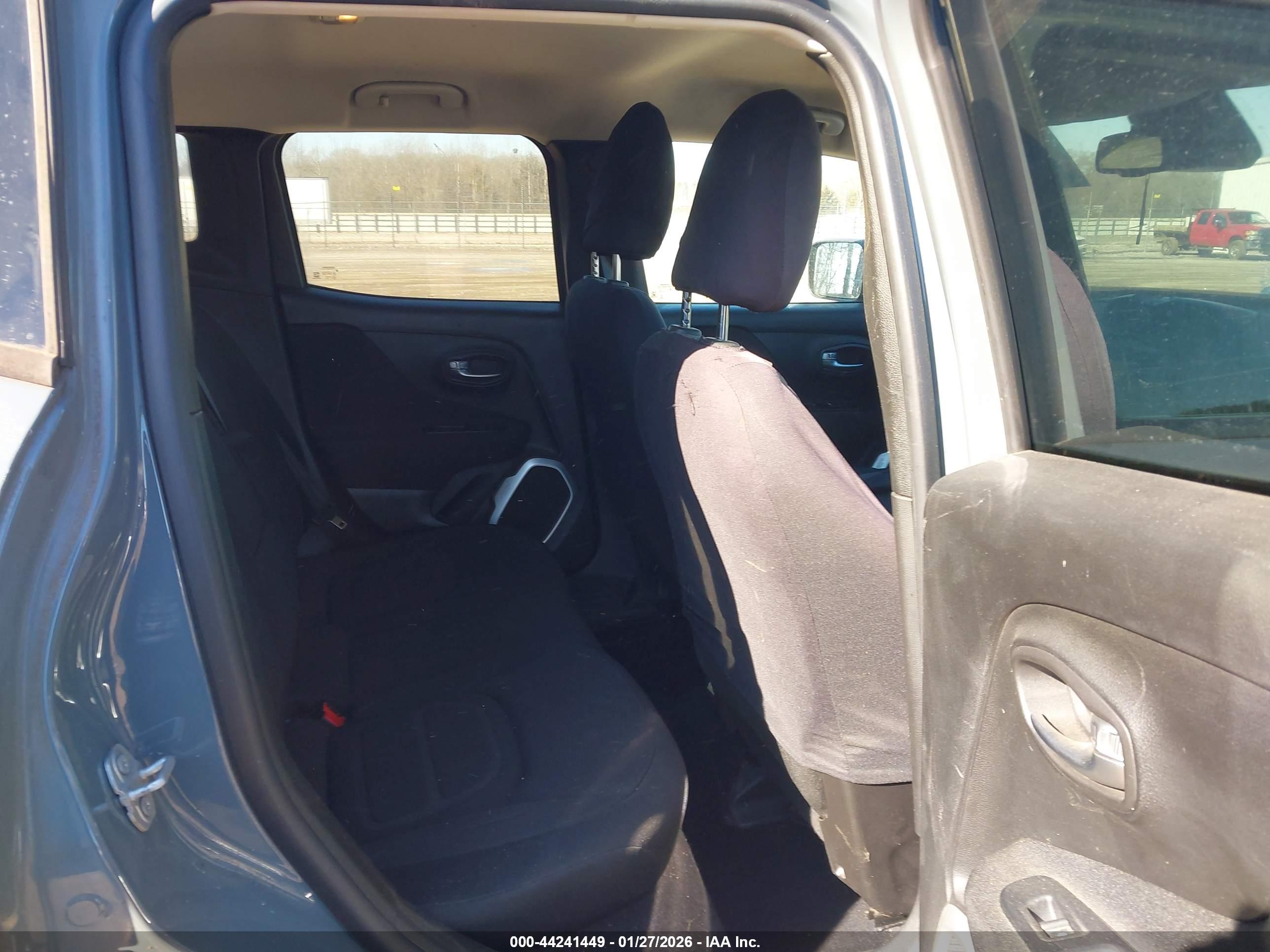 JEEP RENEGADE image 8
