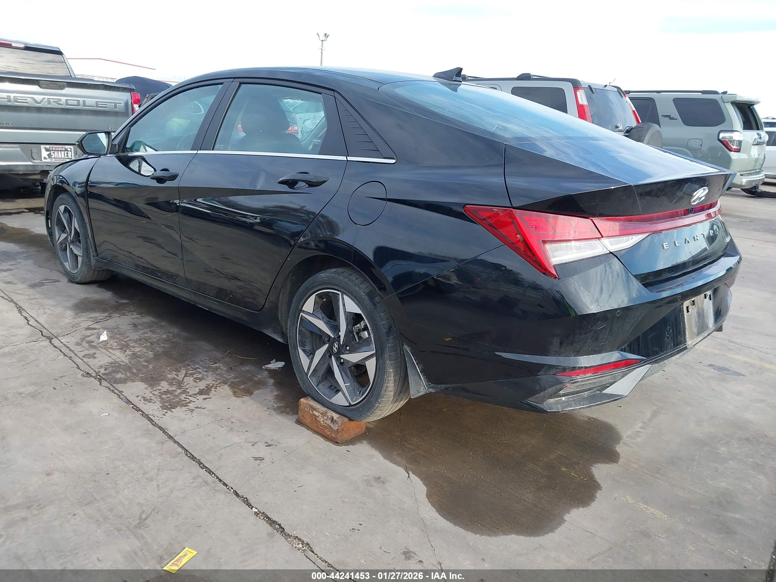 HYUNDAI ELANTRA image 3