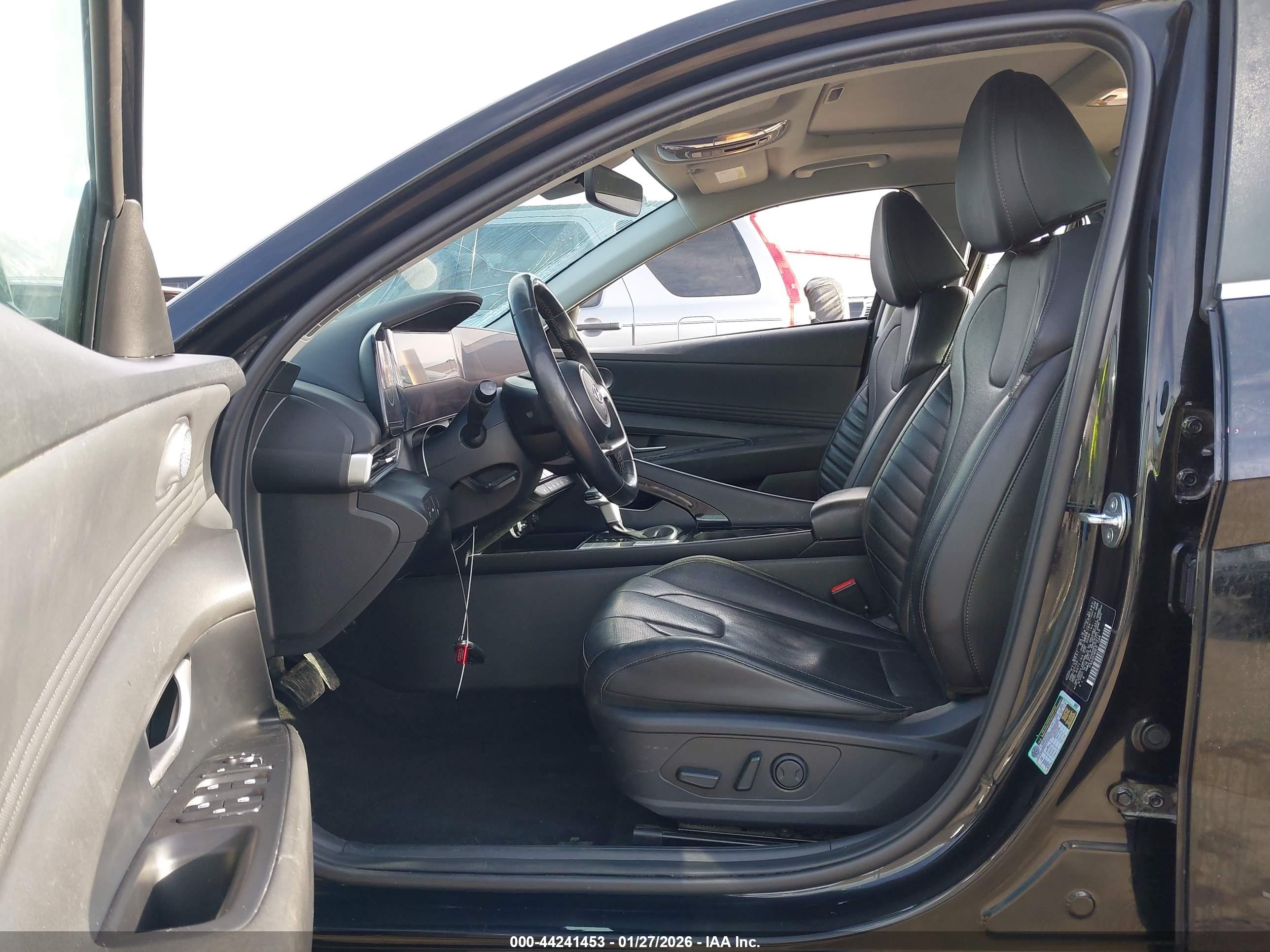 HYUNDAI ELANTRA image 5
