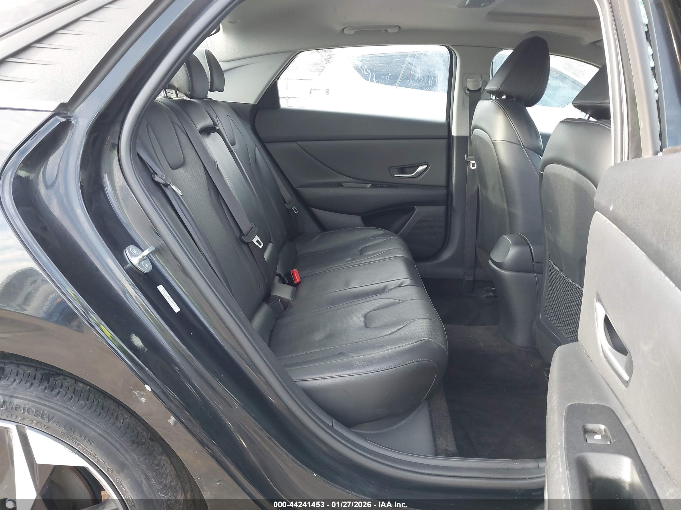 HYUNDAI ELANTRA image 8