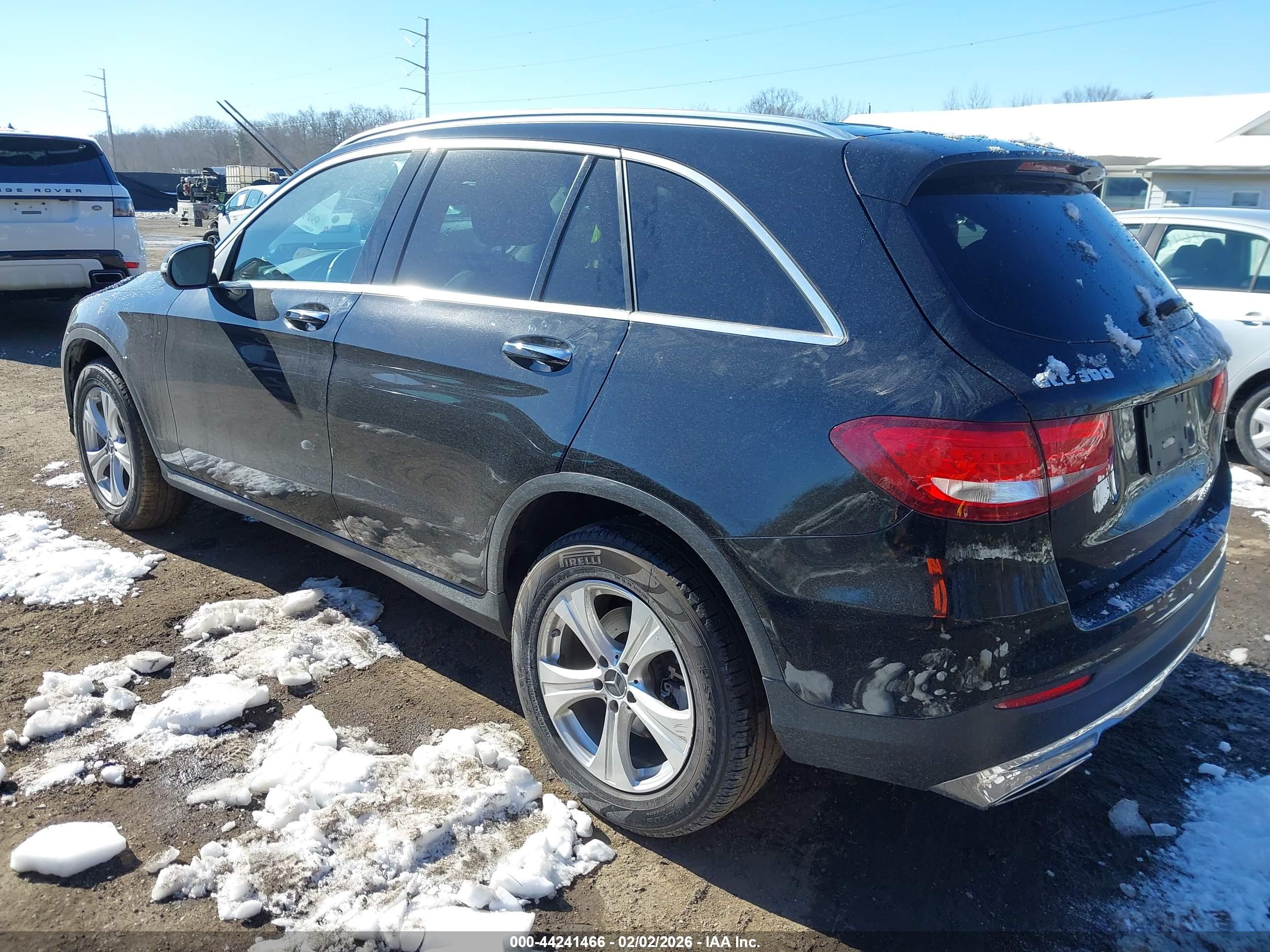 MERCEDES-BENZ GLC image 3