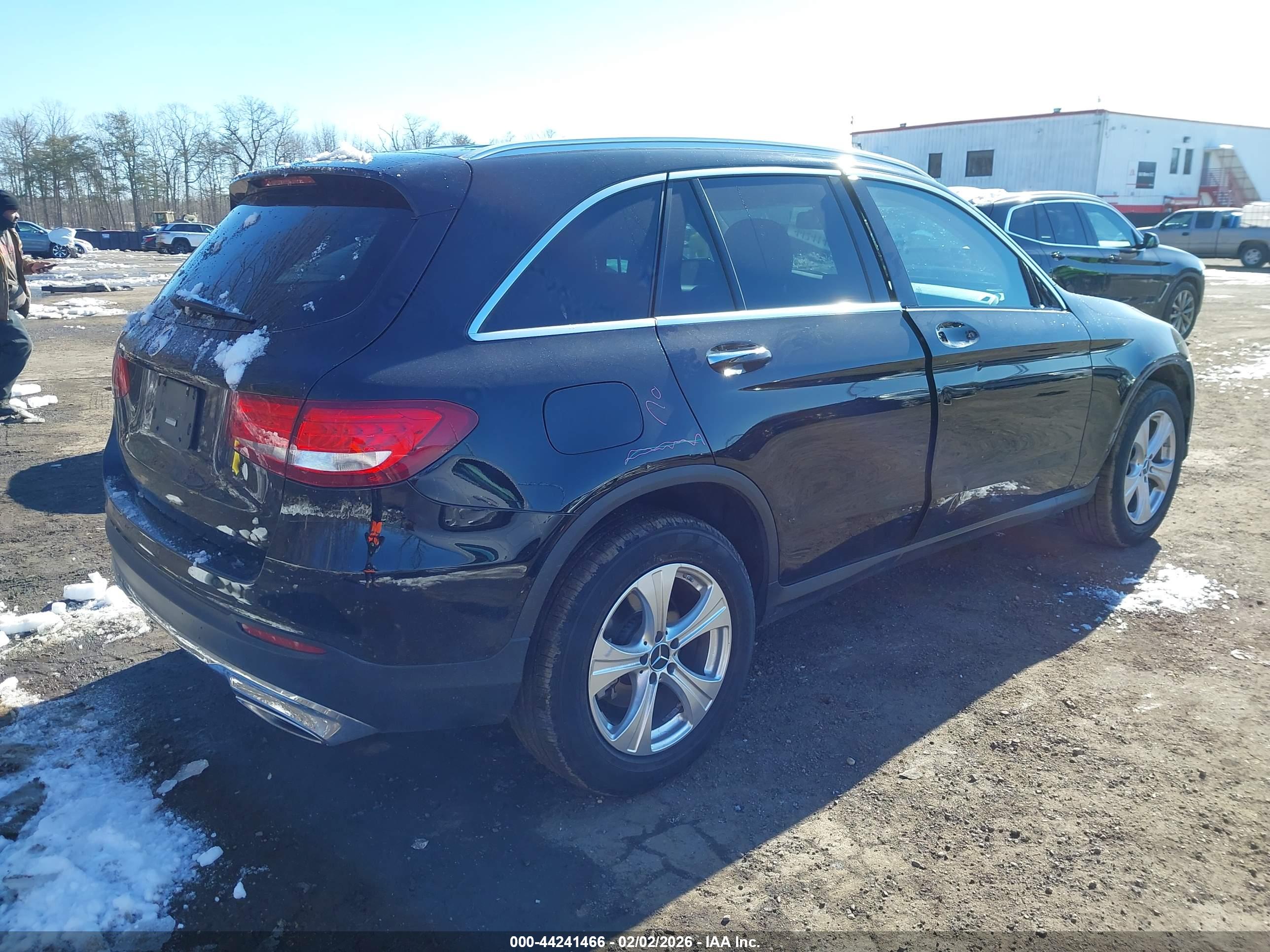 MERCEDES-BENZ GLC image 4