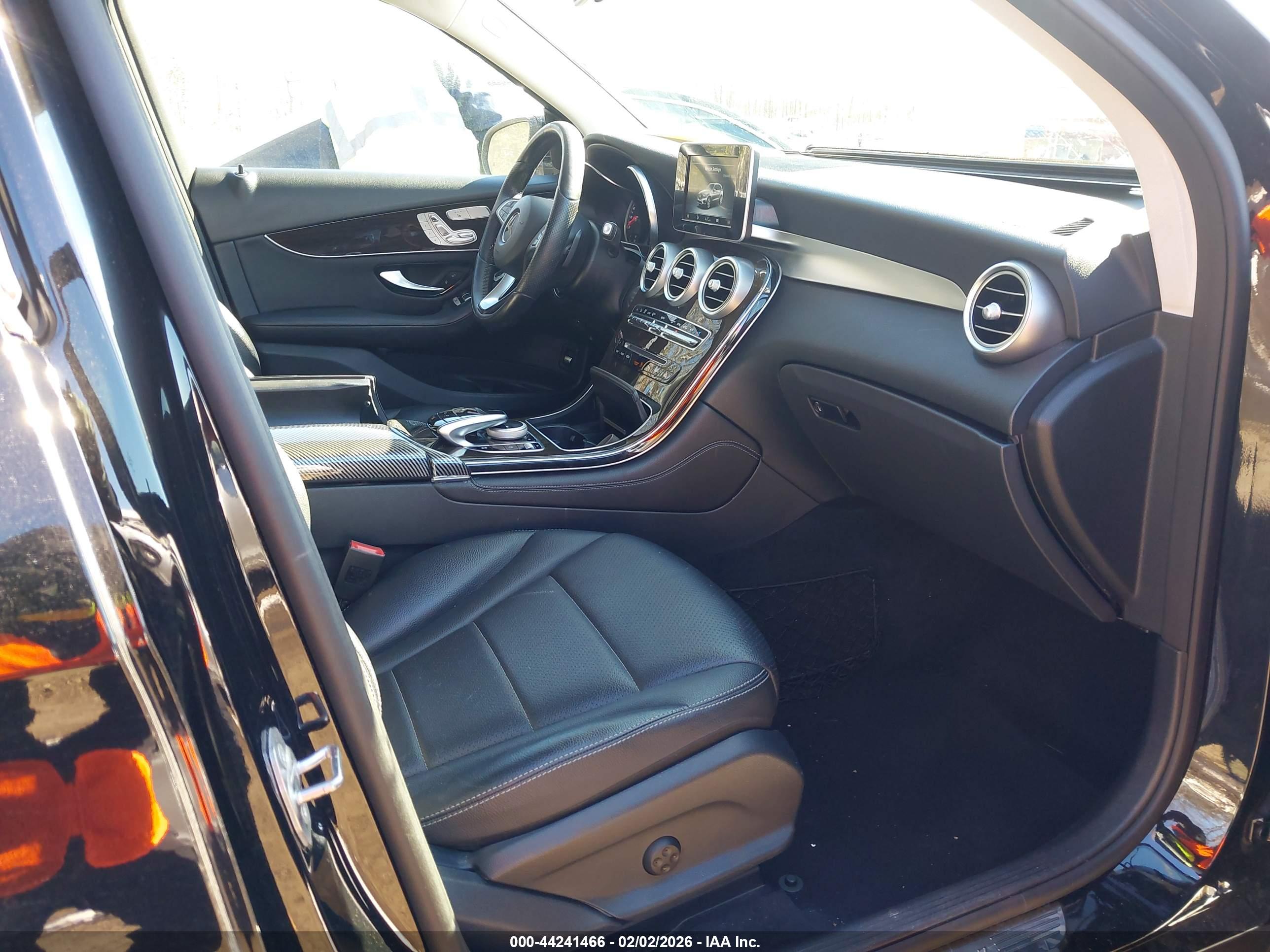 MERCEDES-BENZ GLC image 5