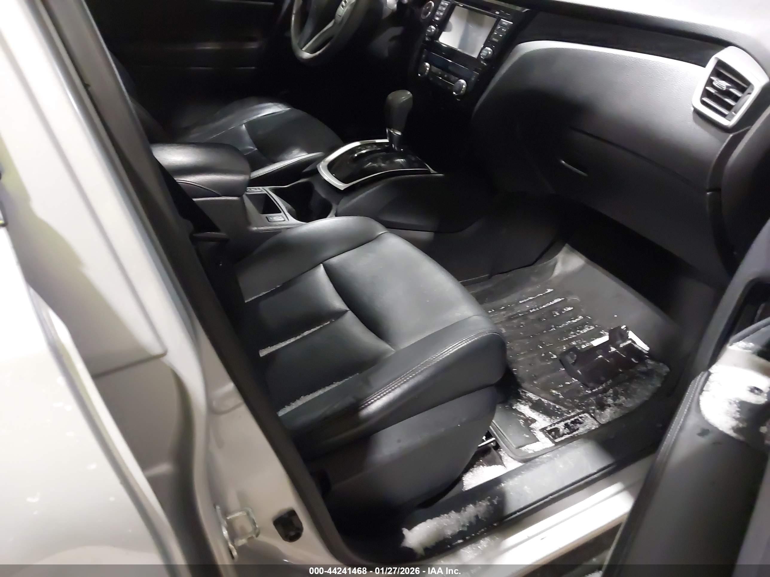 NISSAN ROGUE image 5