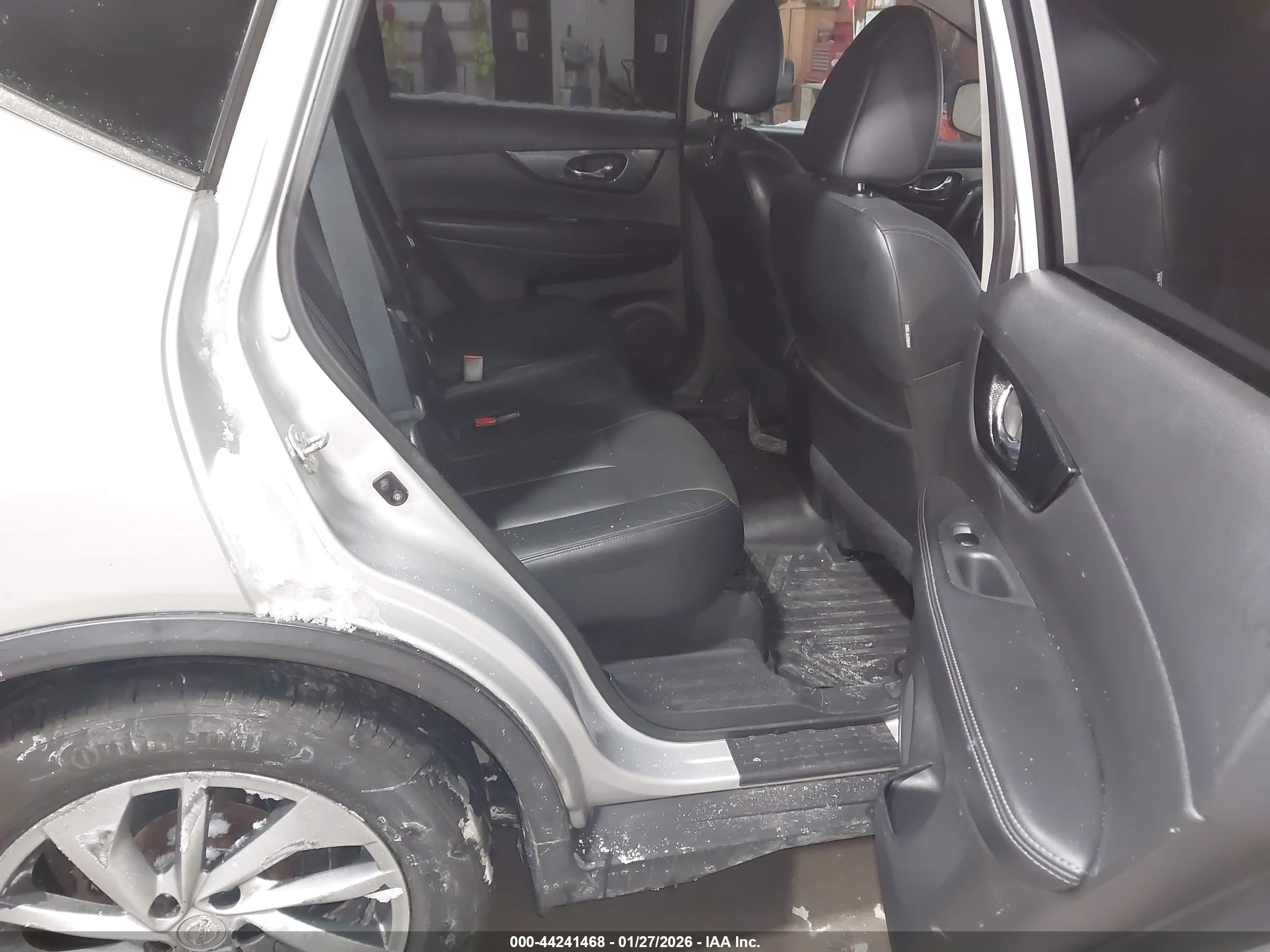 NISSAN ROGUE image 8