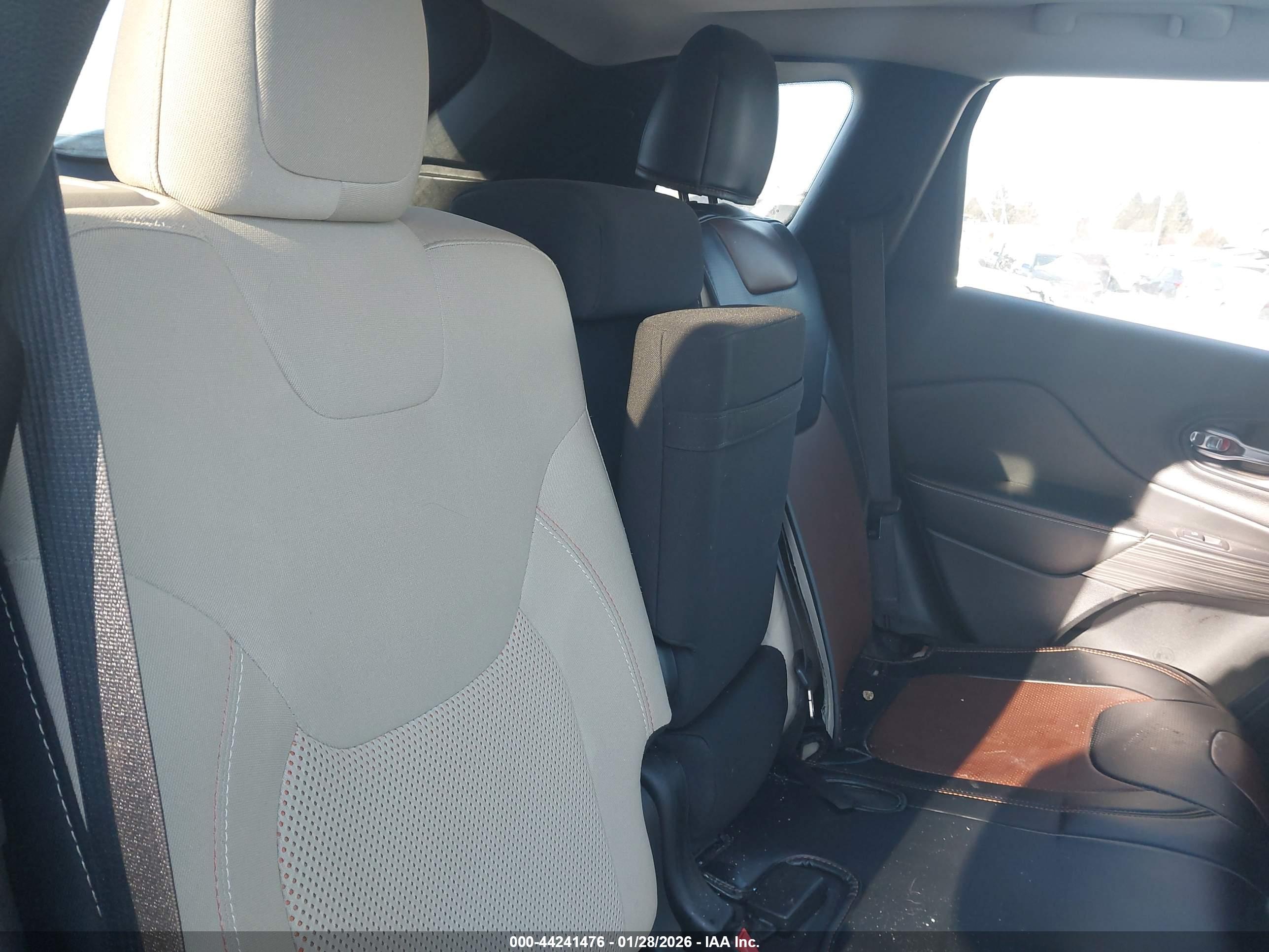 JEEP CHEROKEE image 8