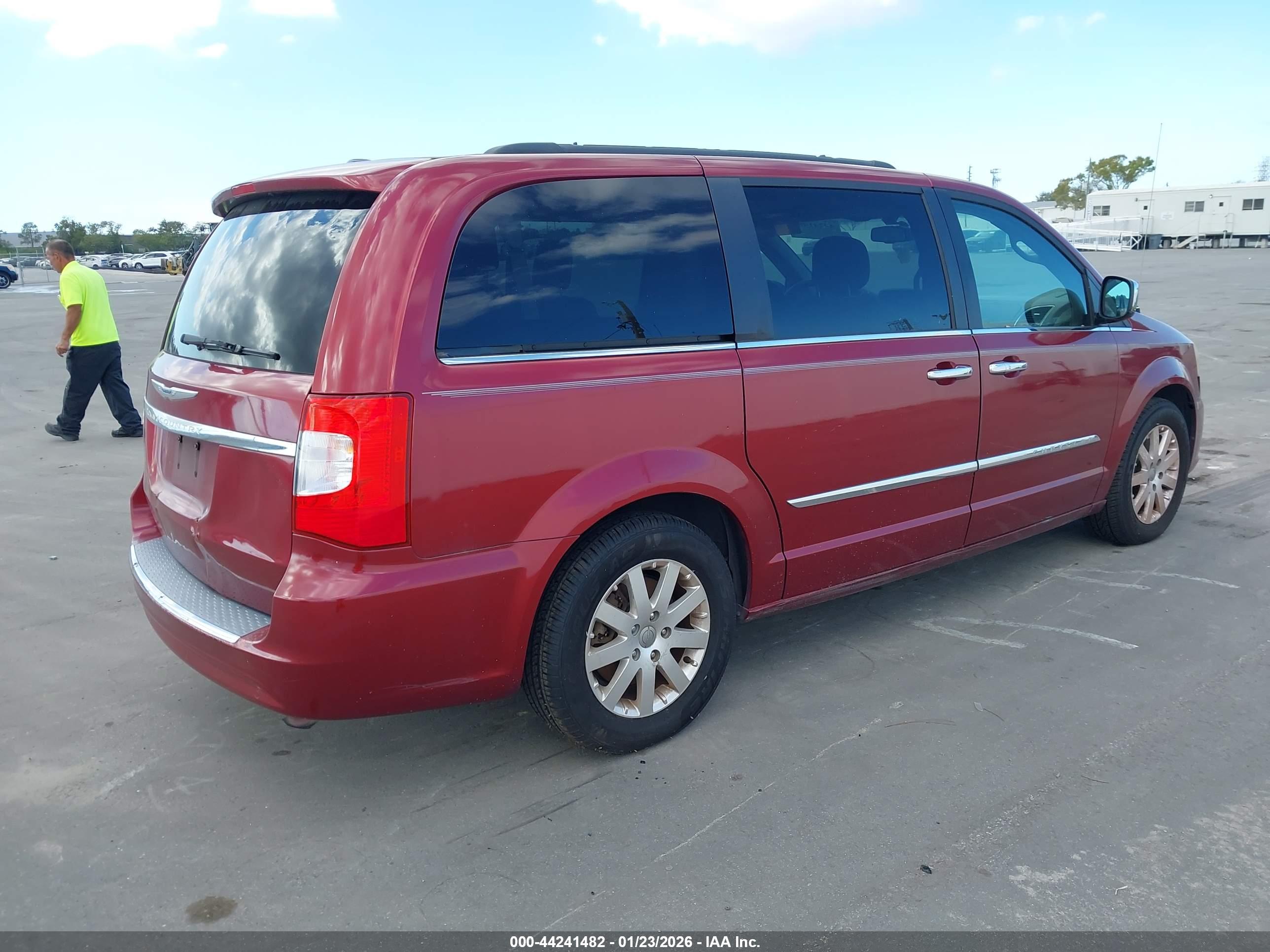 CHRYSLER TOWN image 4