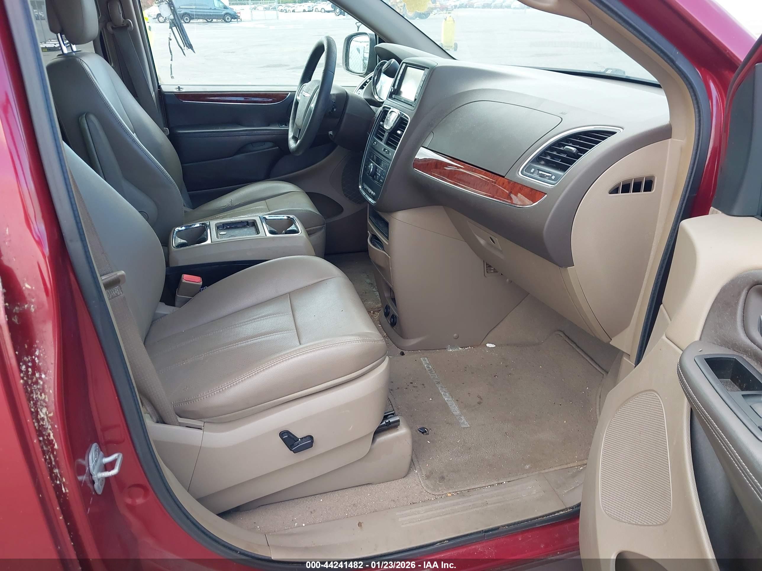 CHRYSLER TOWN image 5