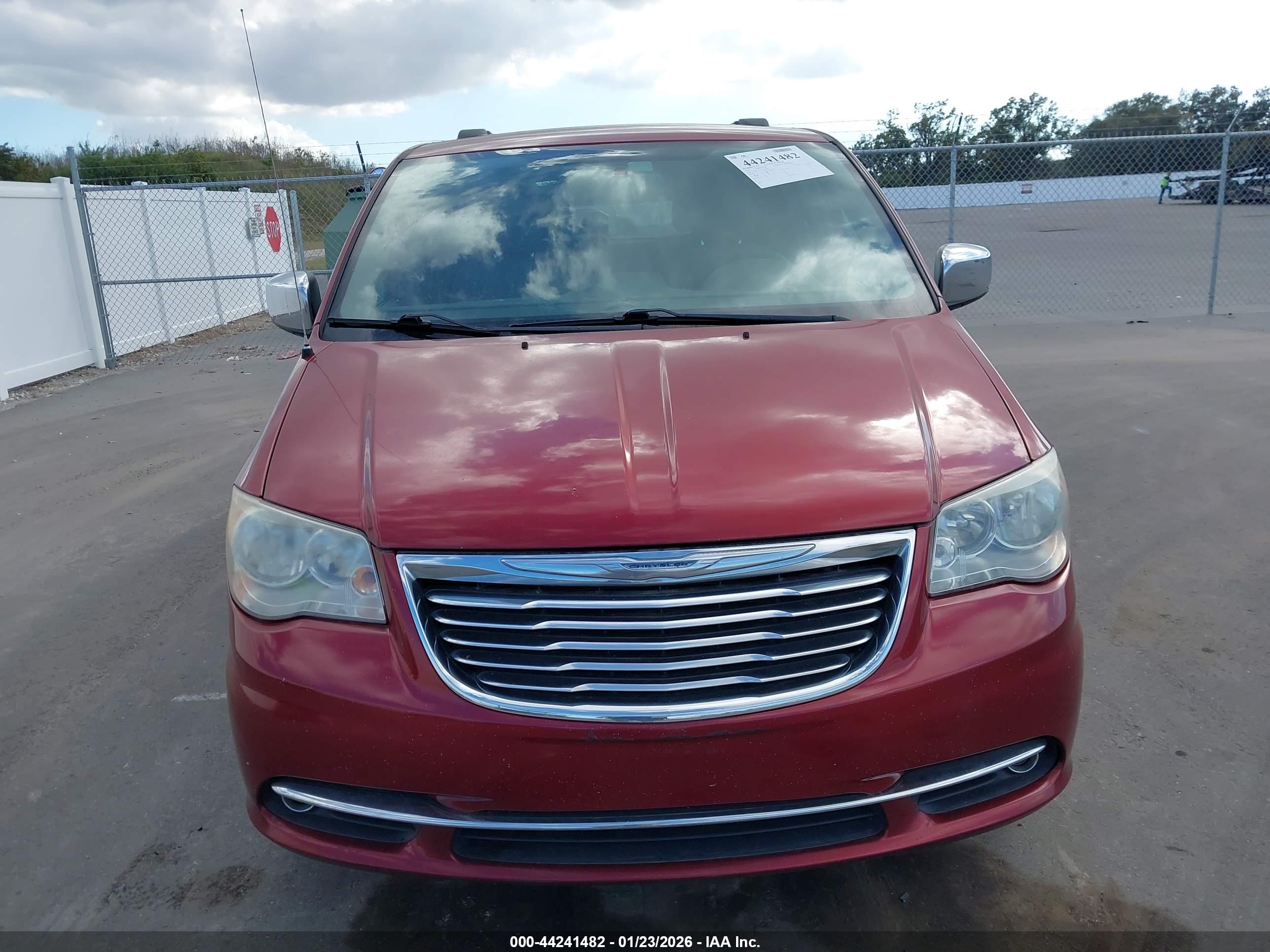 CHRYSLER TOWN image 6