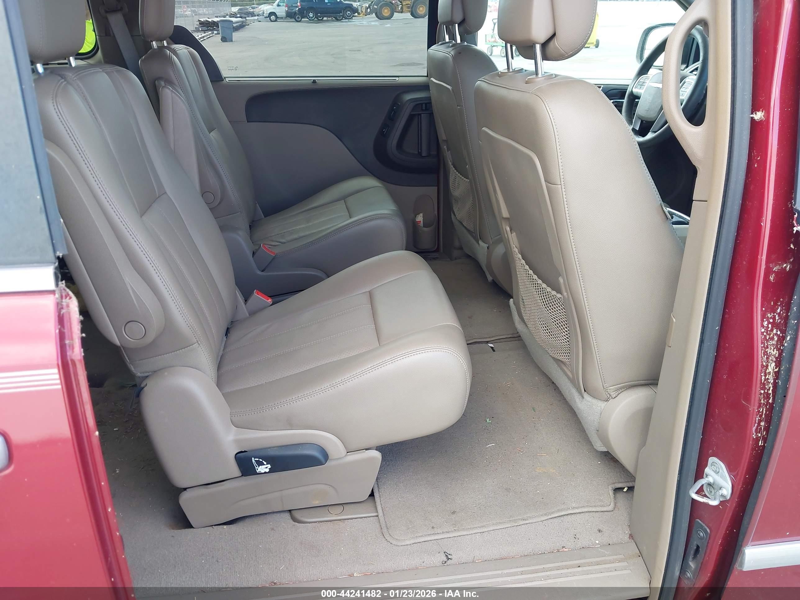 CHRYSLER TOWN image 8