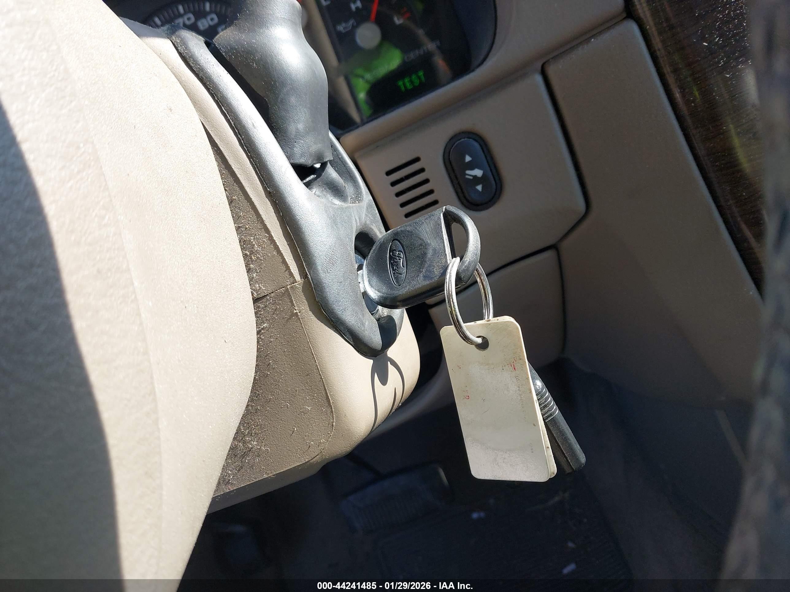 FORD EXPLORER image 11