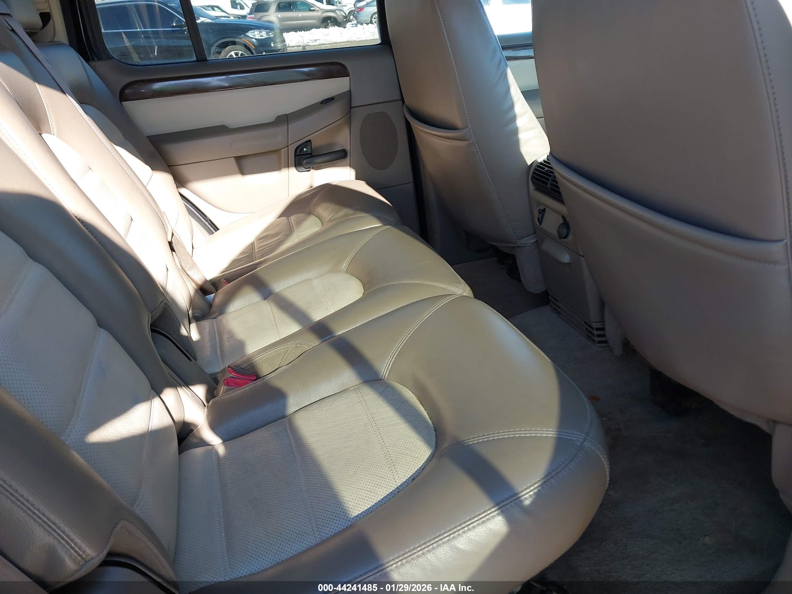 FORD EXPLORER image 8