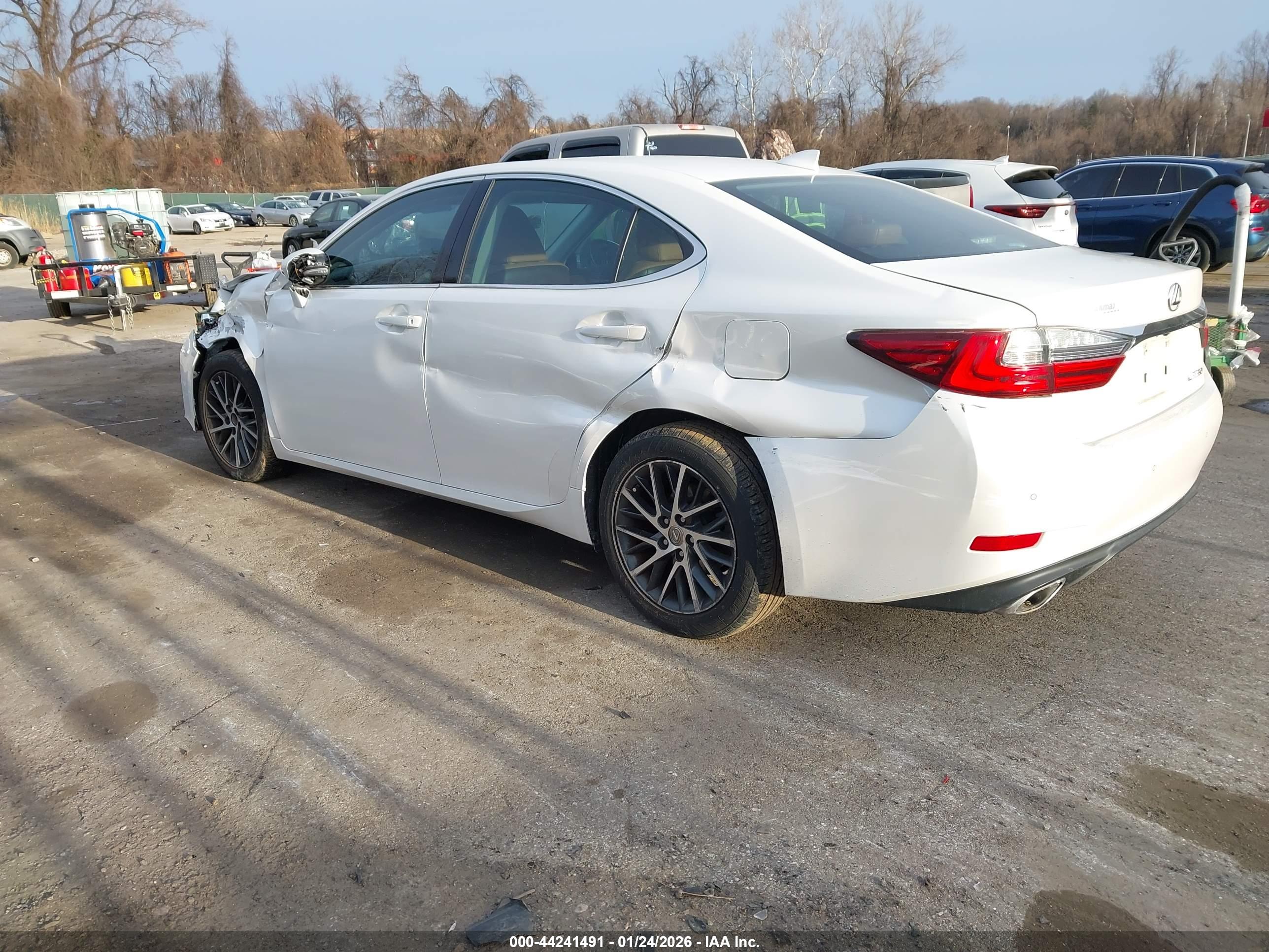 LEXUS ES image 3