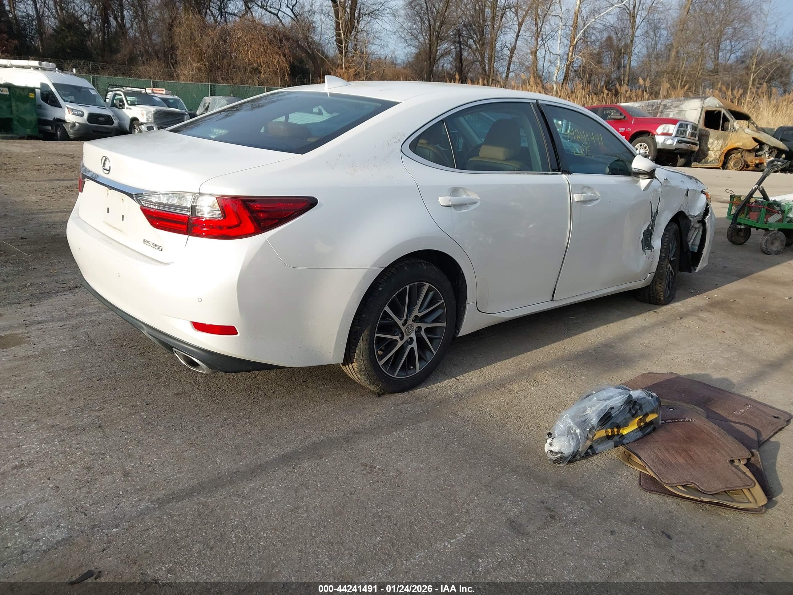 LEXUS ES image 4