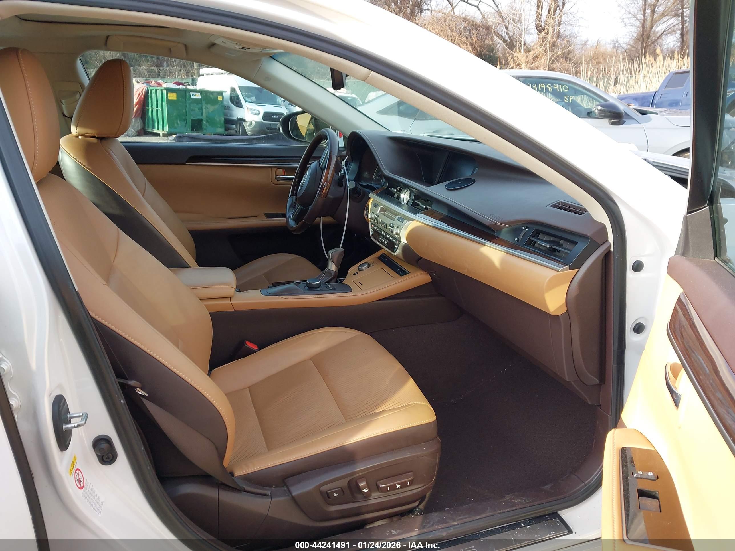 LEXUS ES image 5