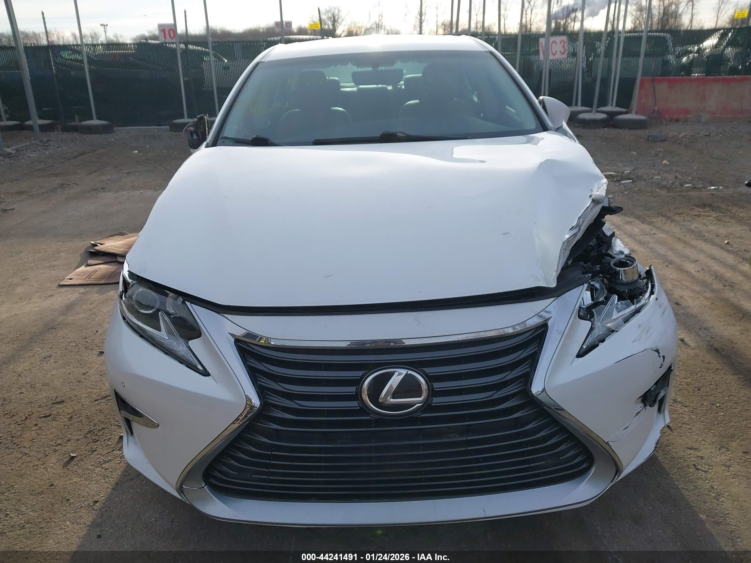 LEXUS ES image 6