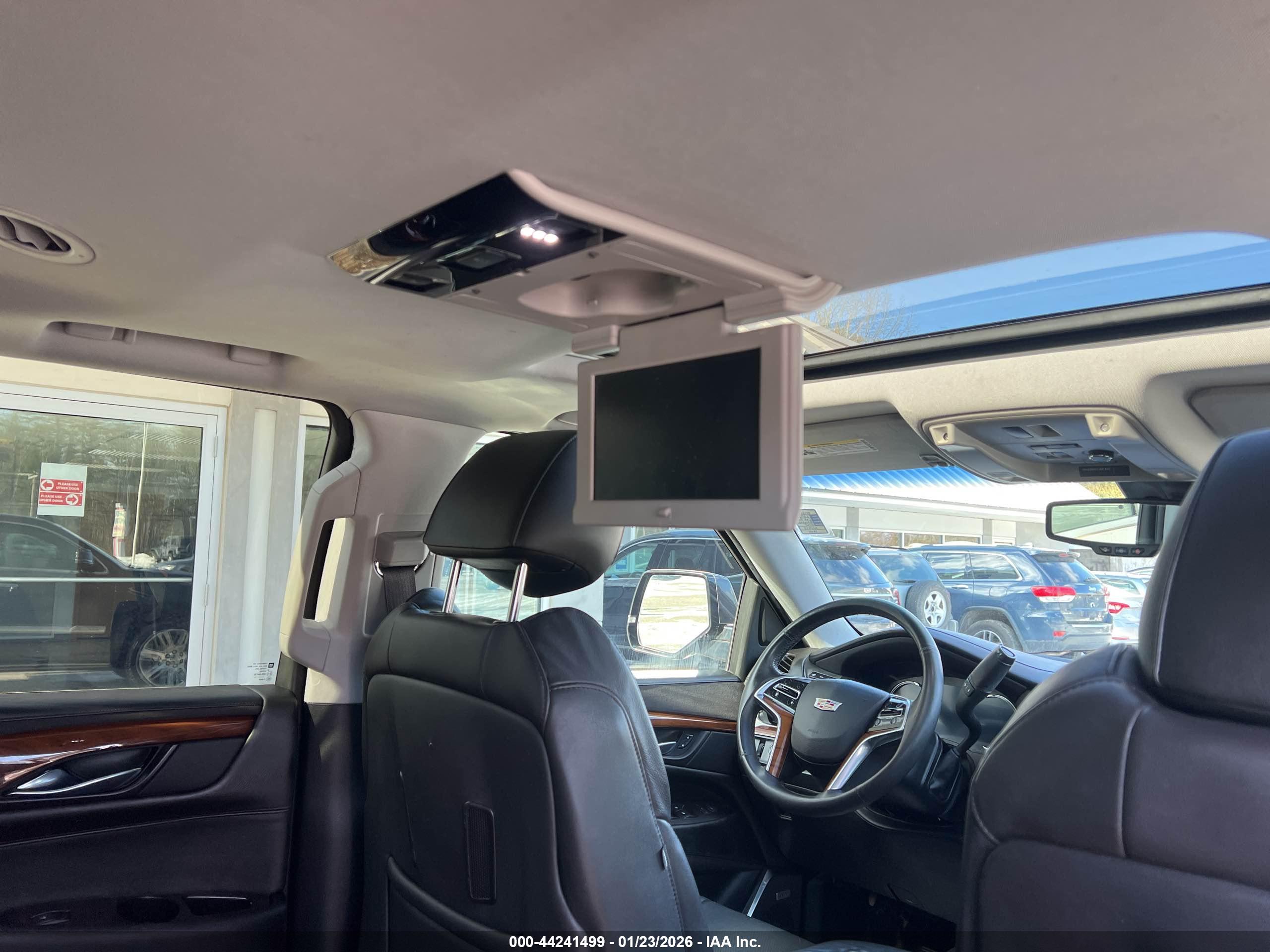 CADILLAC ESCALADE image 6