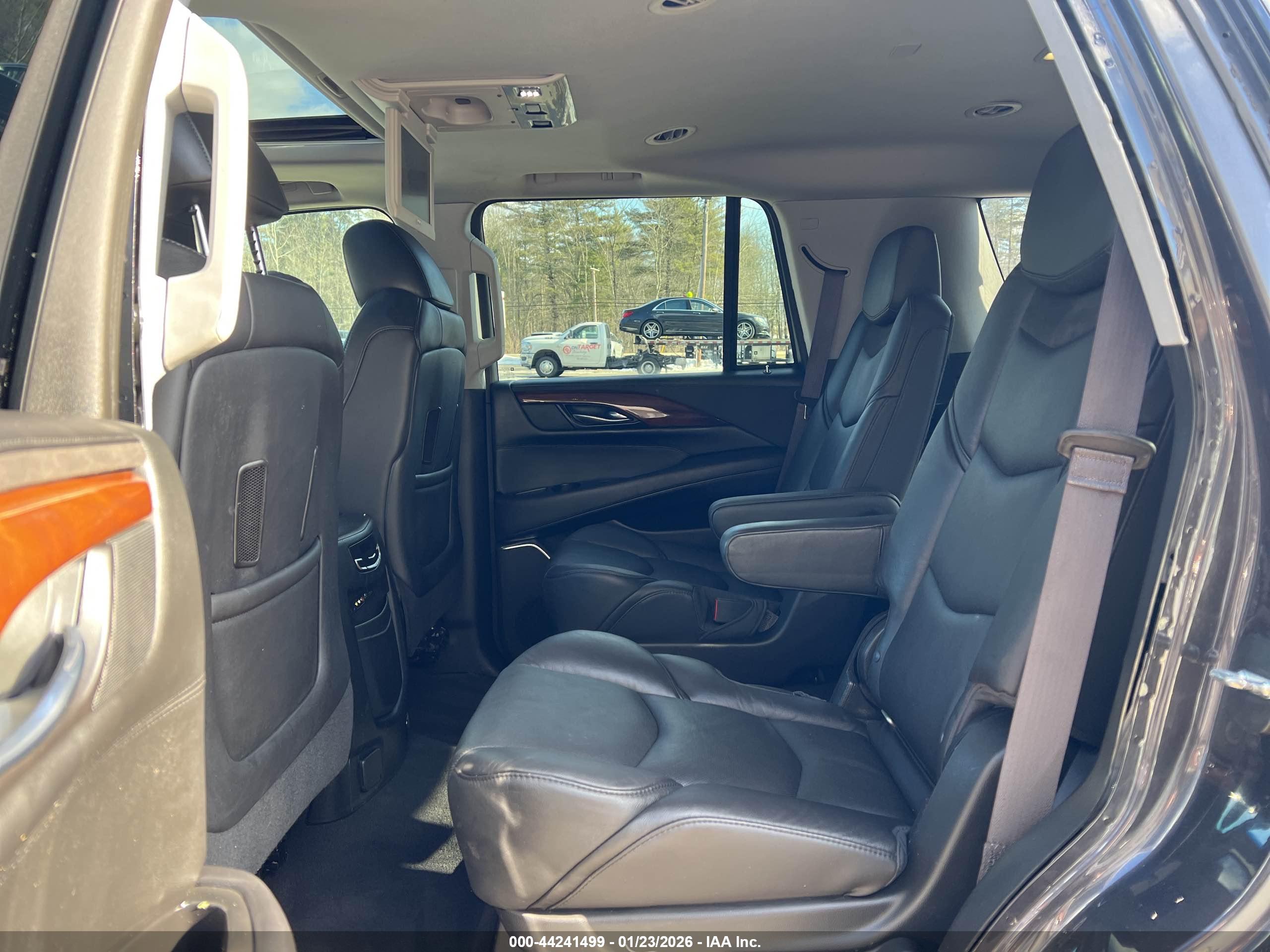 CADILLAC ESCALADE image 8