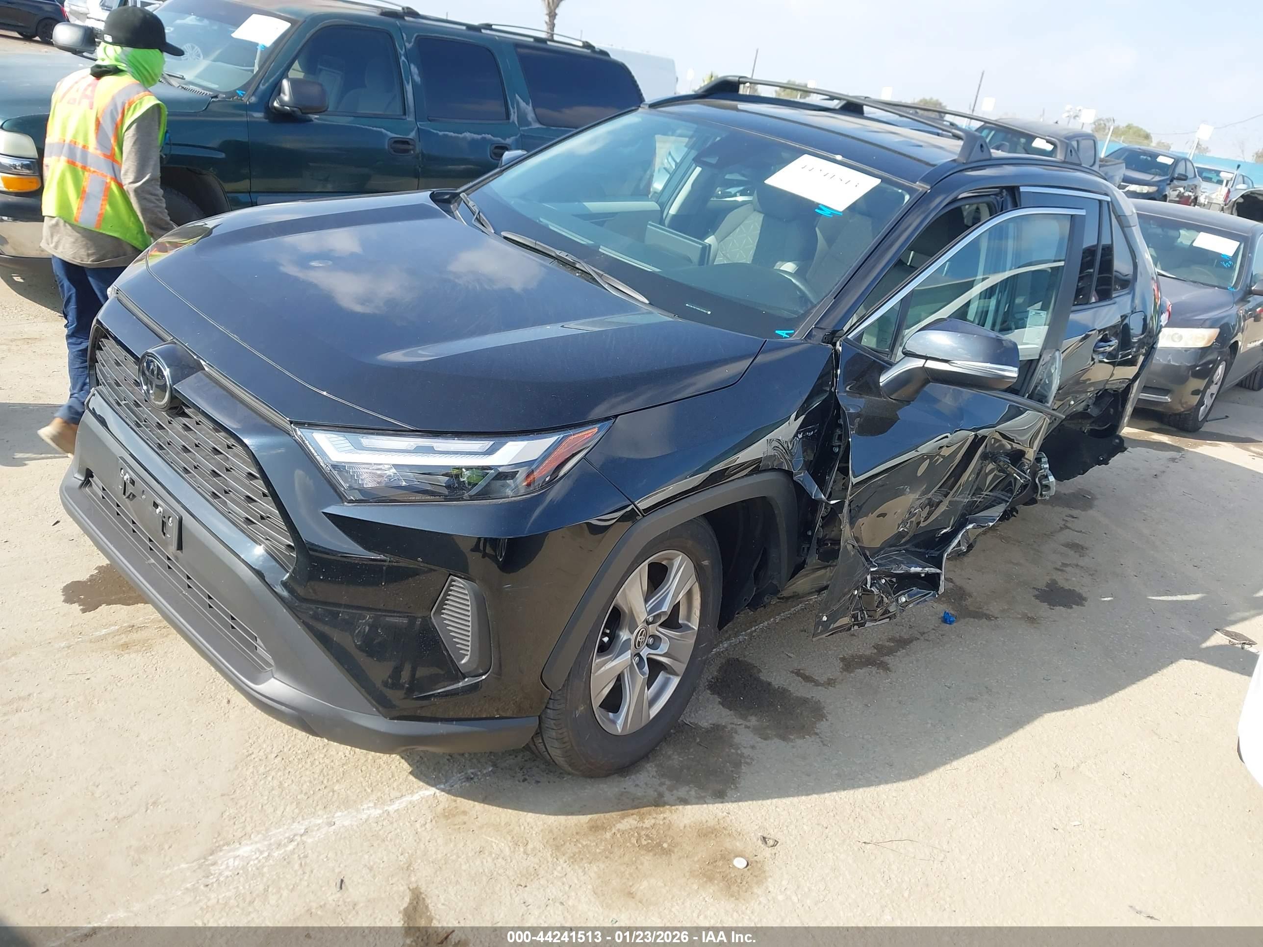 TOYOTA RAV4 image 2