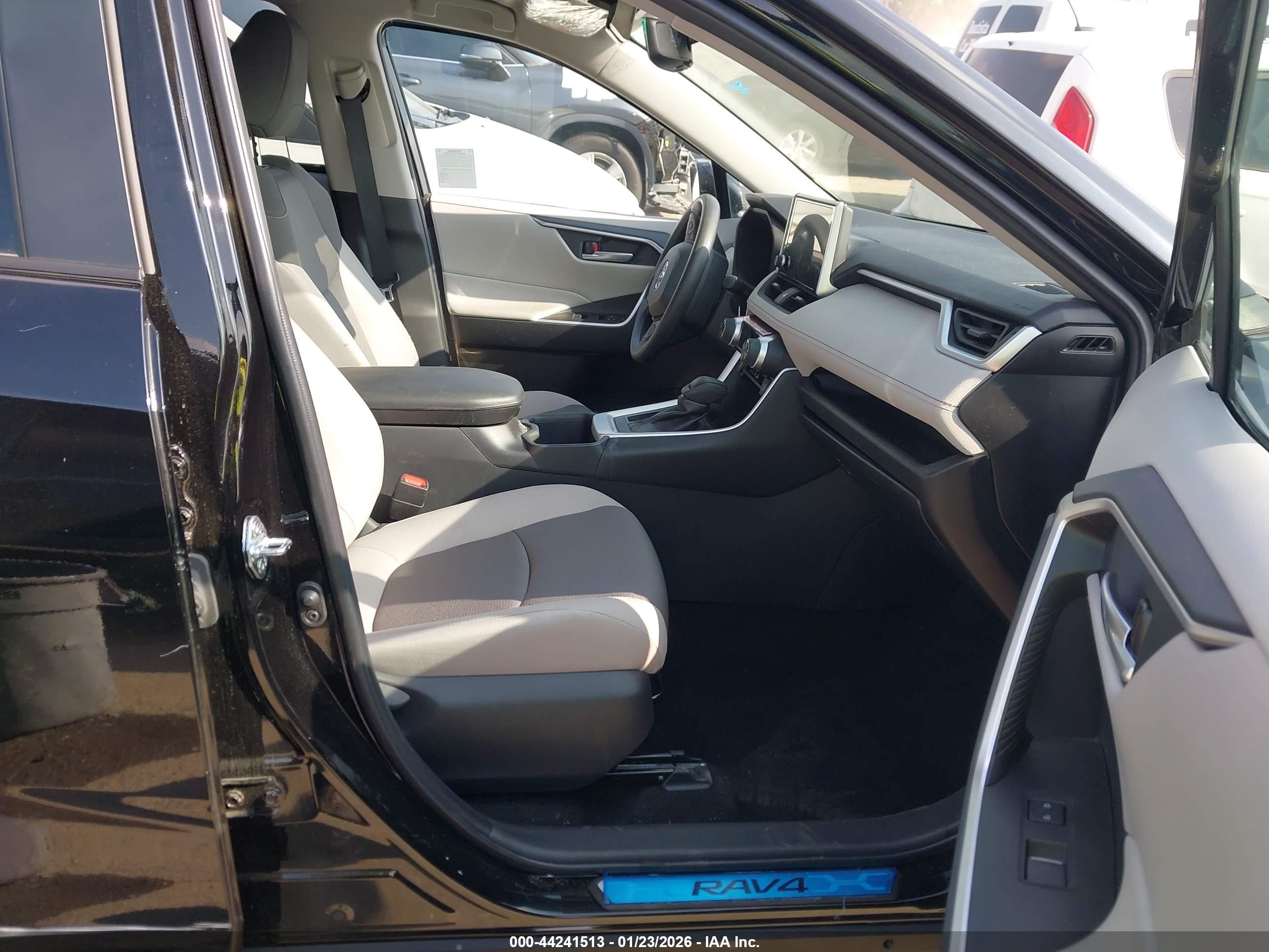 TOYOTA RAV4 image 5