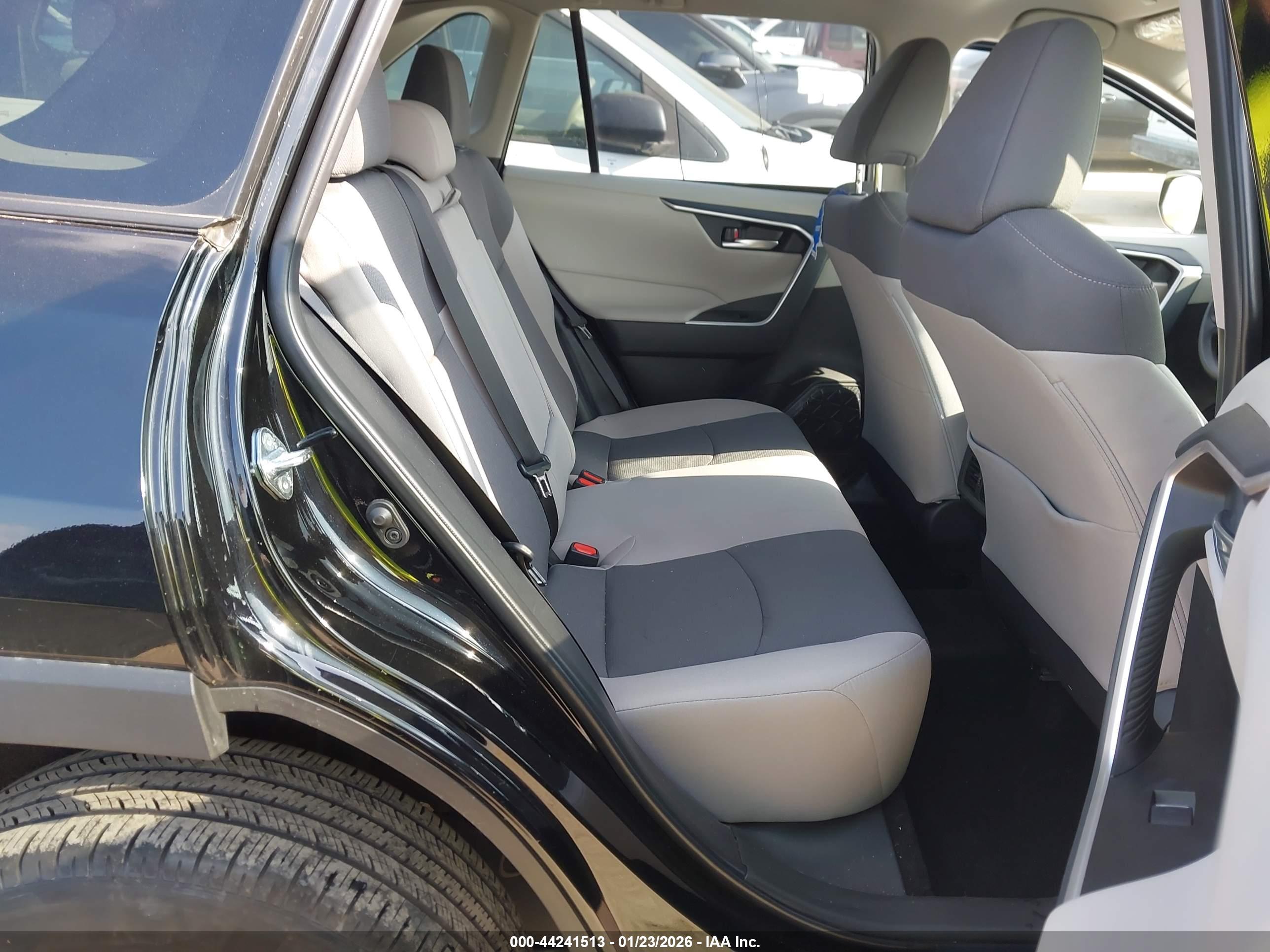 TOYOTA RAV4 image 8