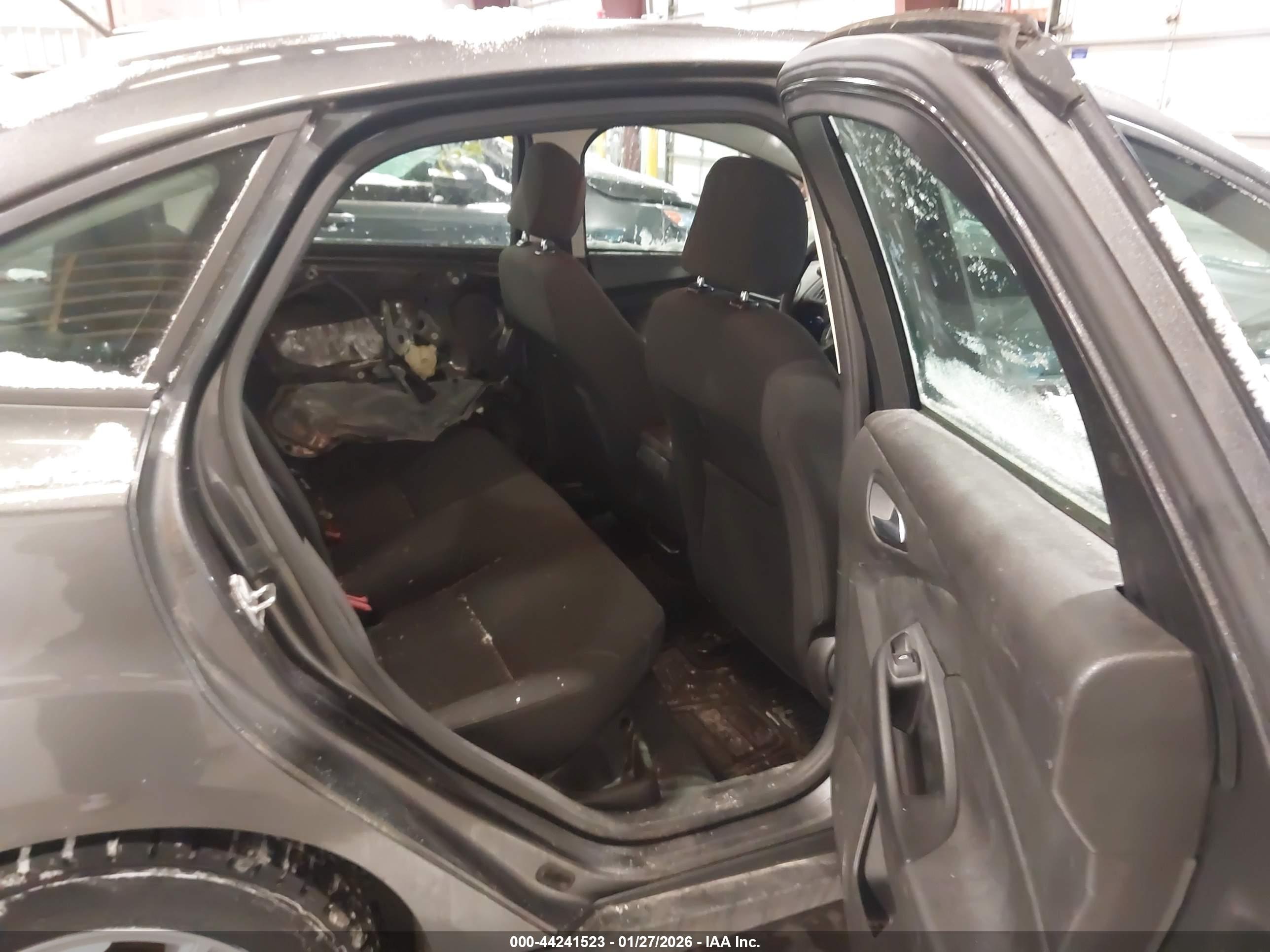 FORD FOCUS image 8